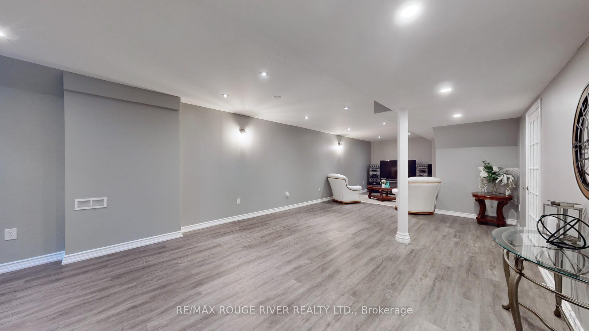 Photo 17 of 87 St Thomas Street, Whitby, Brooklin — HOMEH