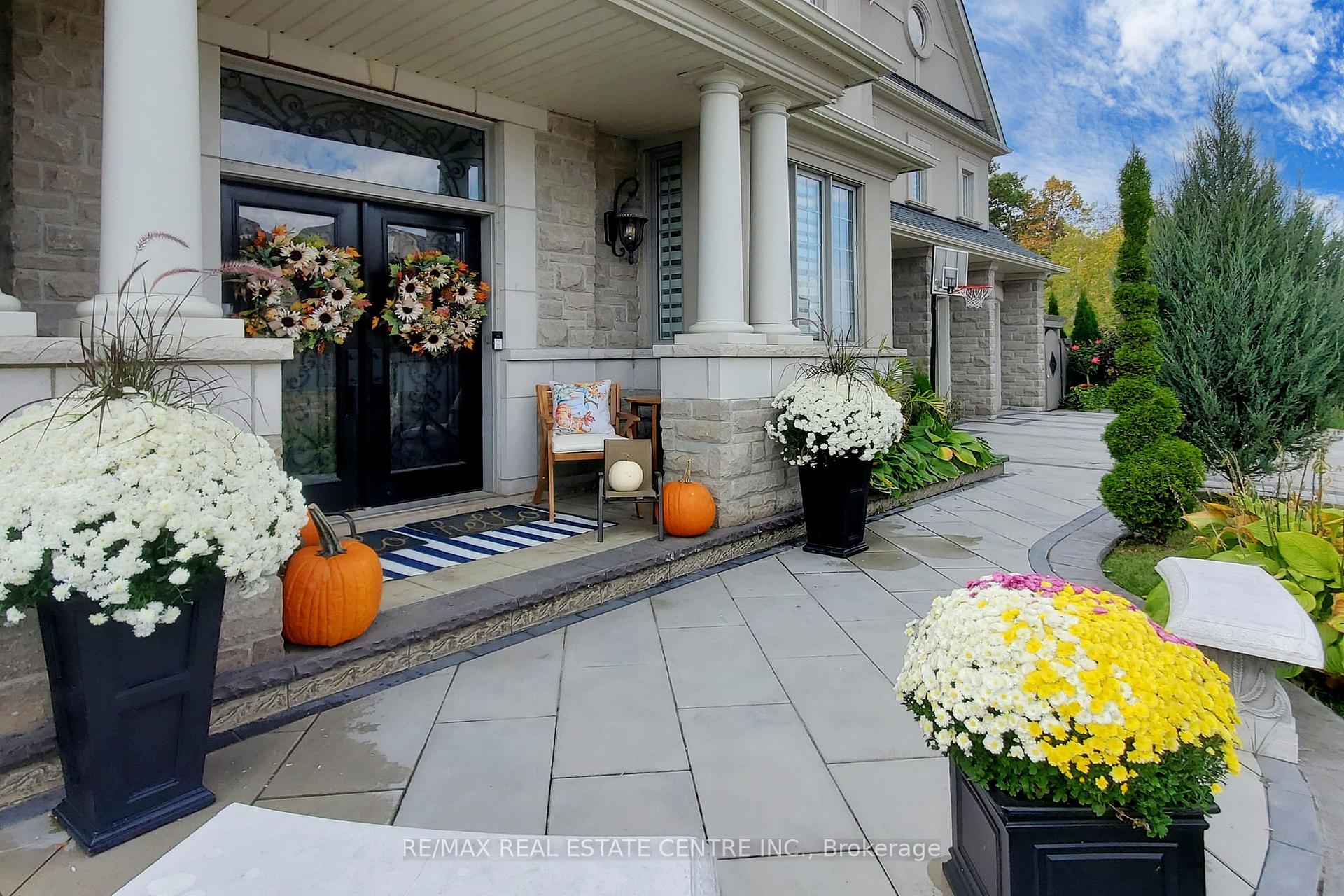 Photo 2 of 172 Elbern Markell Drive, Brampton, Credit Valley — HOMEH