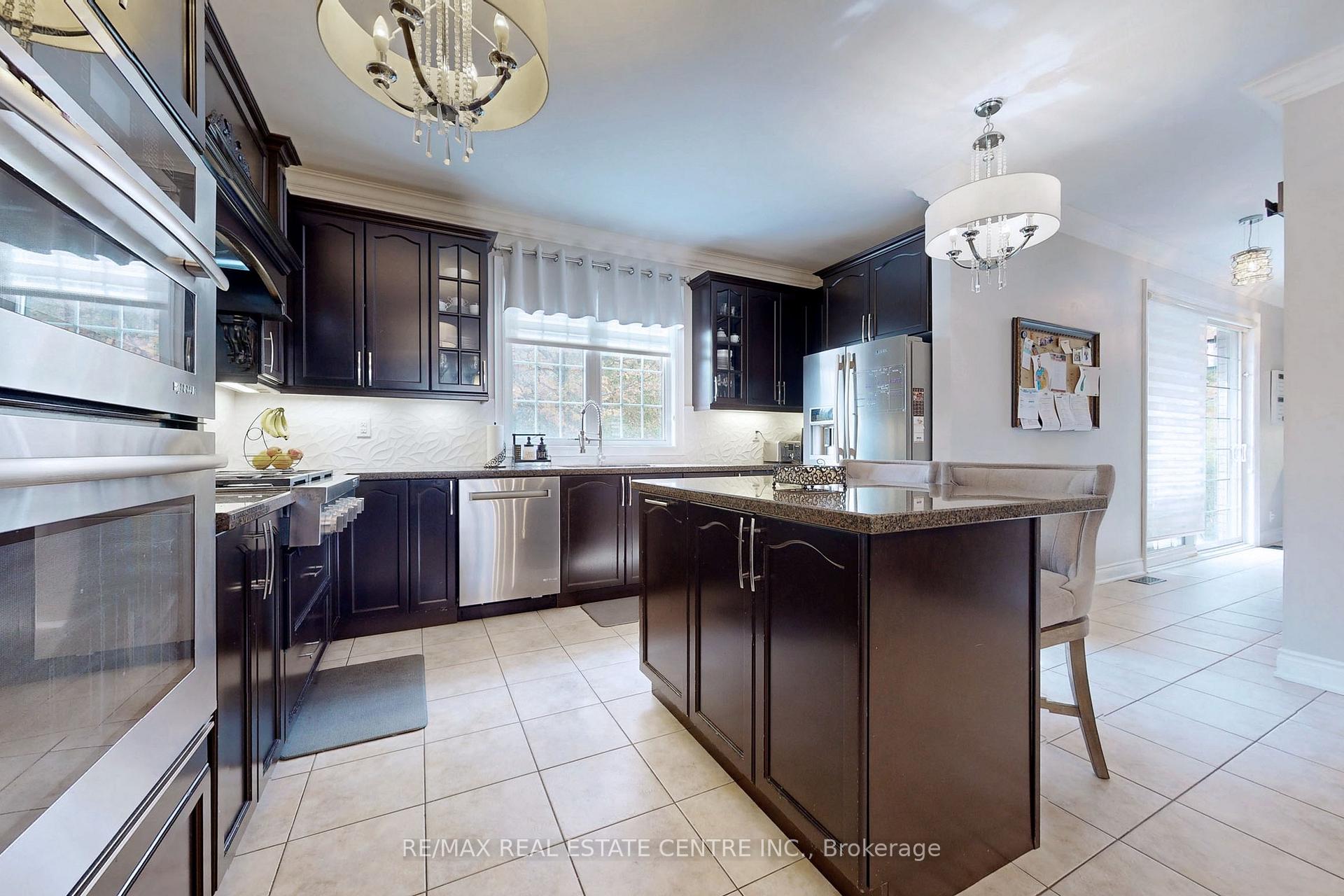 Photo 8 of 172 Elbern Markell Drive, Brampton, Credit Valley — HOMEH