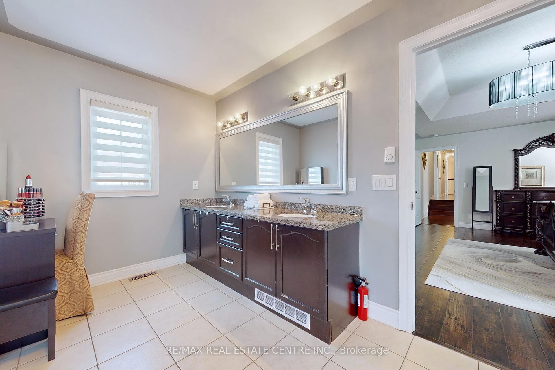 Photo 19 of 172 Elbern Markell Drive, Brampton, Credit Valley — HOMEH