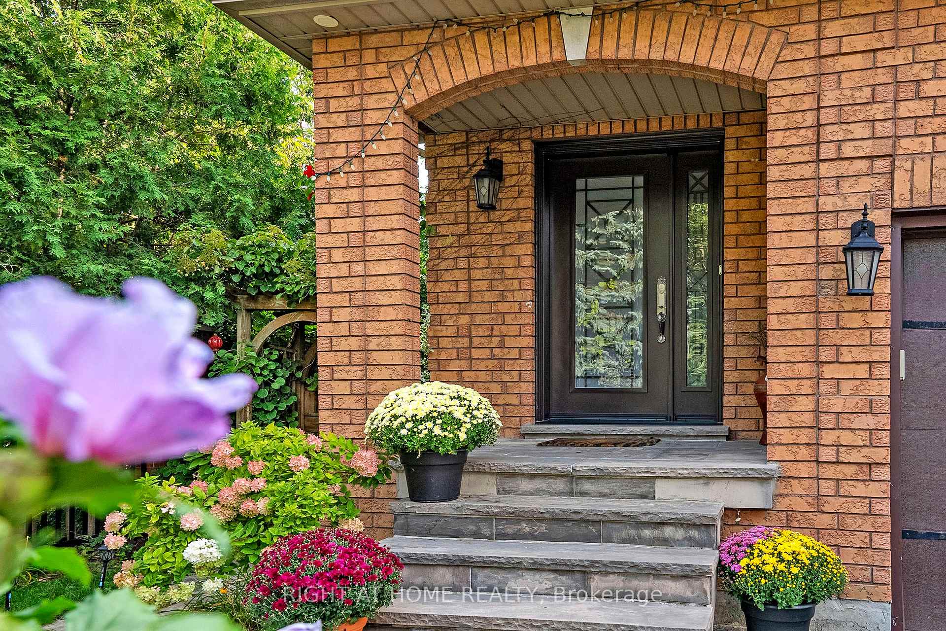 Photo 5 of 49 Giotto Crescent, Vaughan, Maple — HOMEH