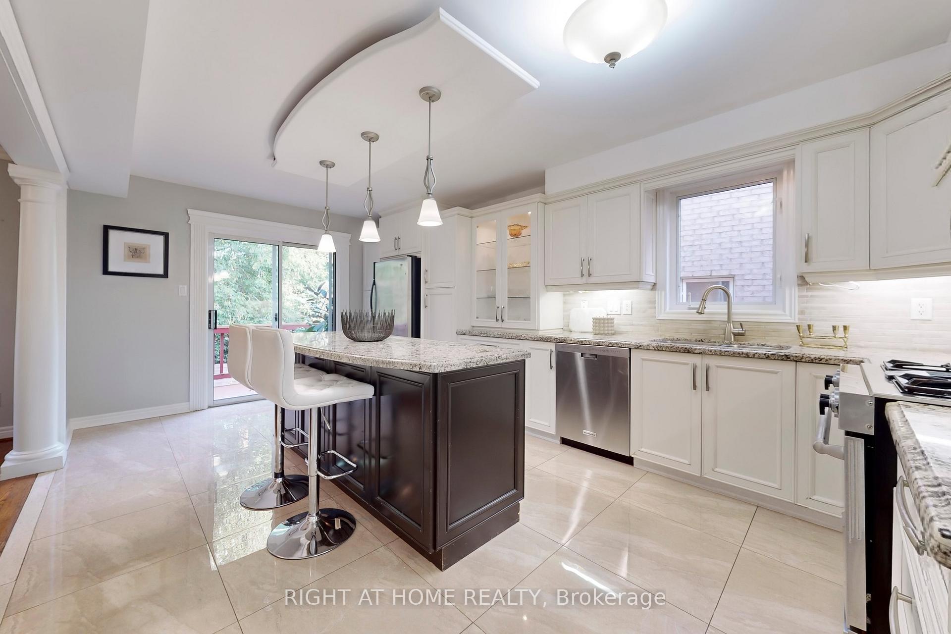 Photo 14 of 49 Giotto Crescent, Vaughan, Maple — HOMEH