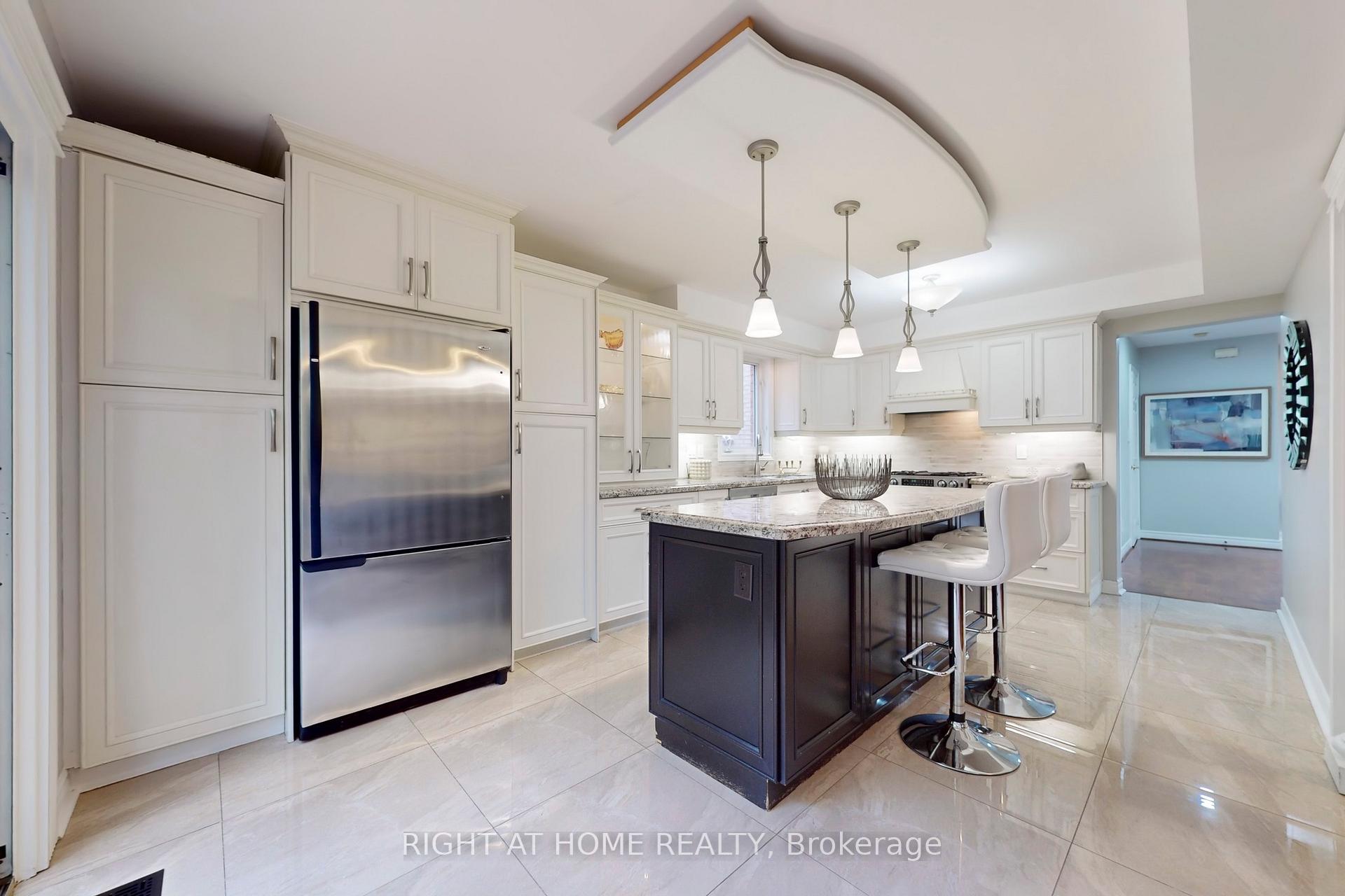 Photo 6 of 49 Giotto Crescent, Vaughan, Maple — HOMEH