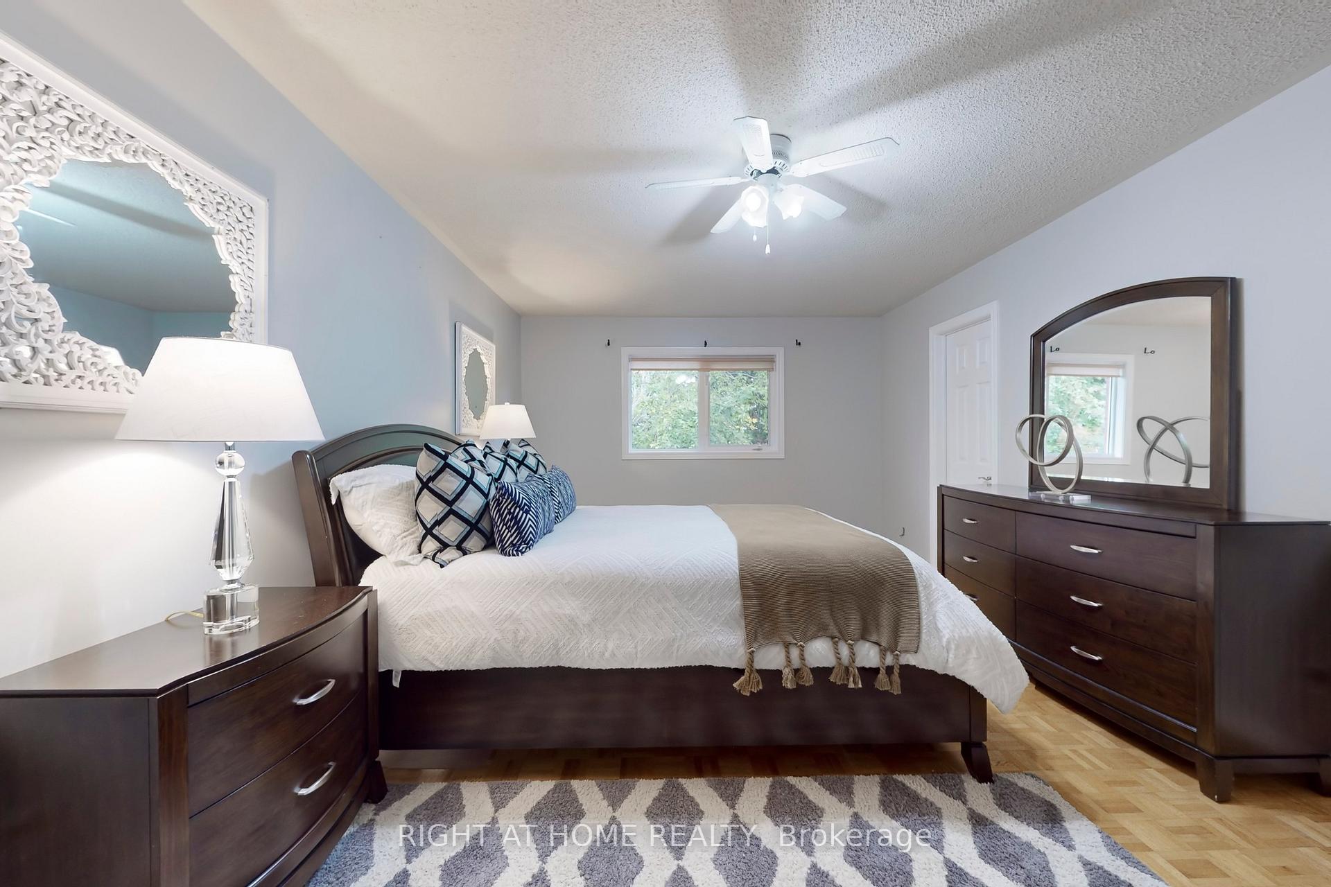 Photo 19 of 49 Giotto Crescent, Vaughan, Maple — HOMEH