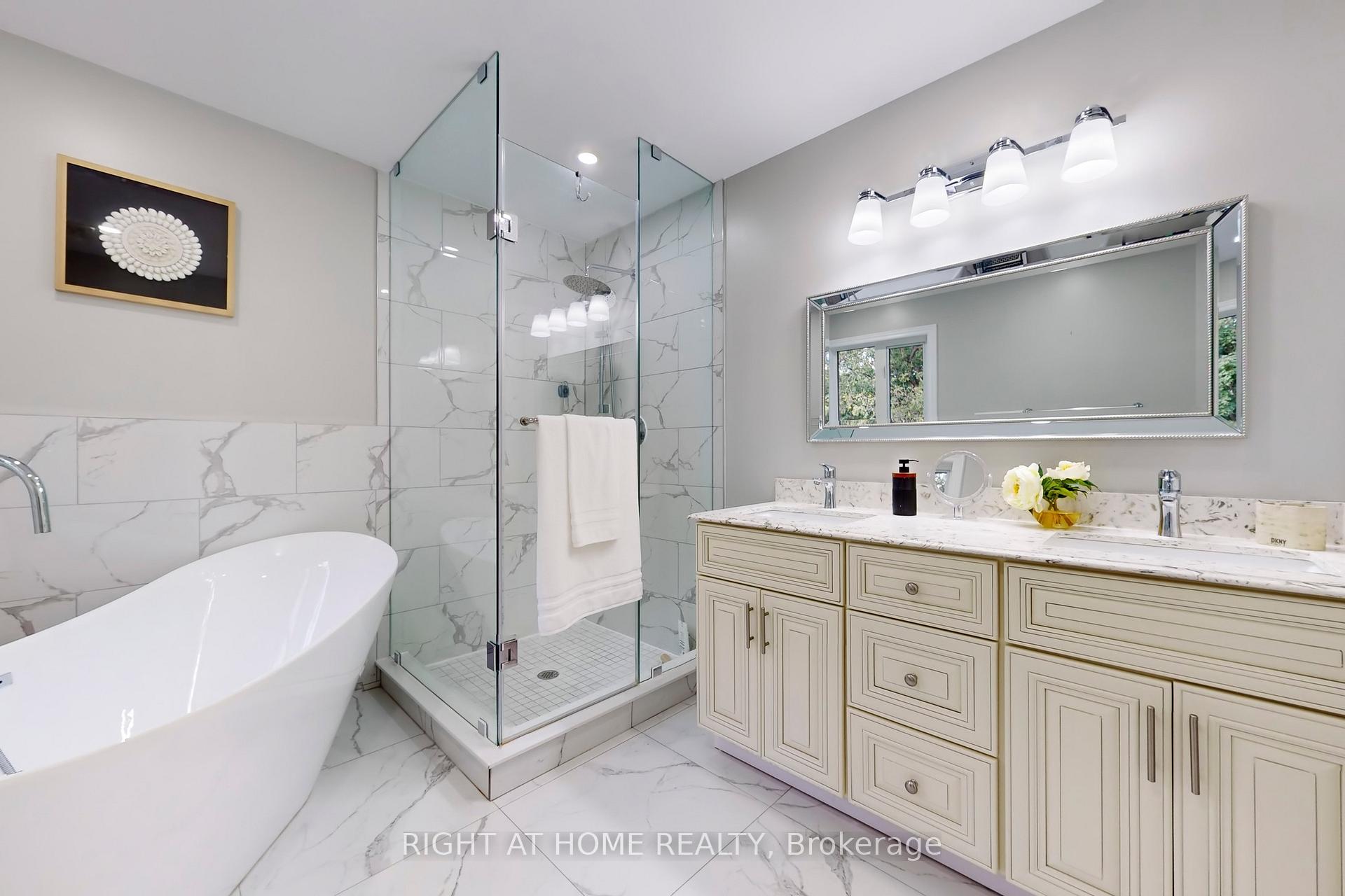 Photo 10 of 49 Giotto Crescent, Vaughan, Maple — HOMEH