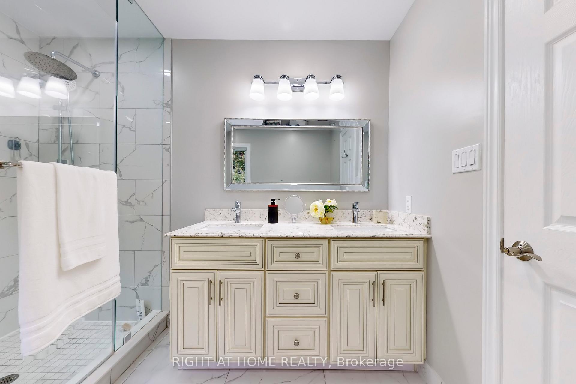 Photo 22 of 49 Giotto Crescent, Vaughan, Maple — HOMEH