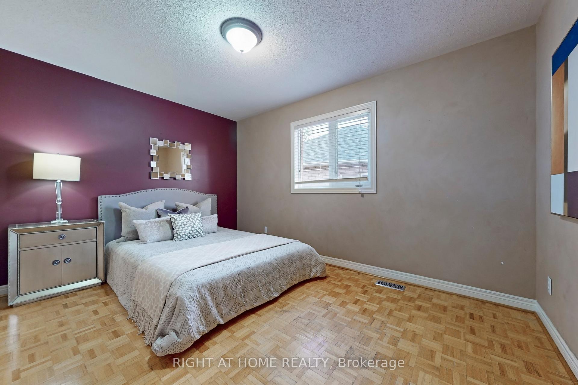 Photo 21 of 49 Giotto Crescent, Vaughan, Maple — HOMEH