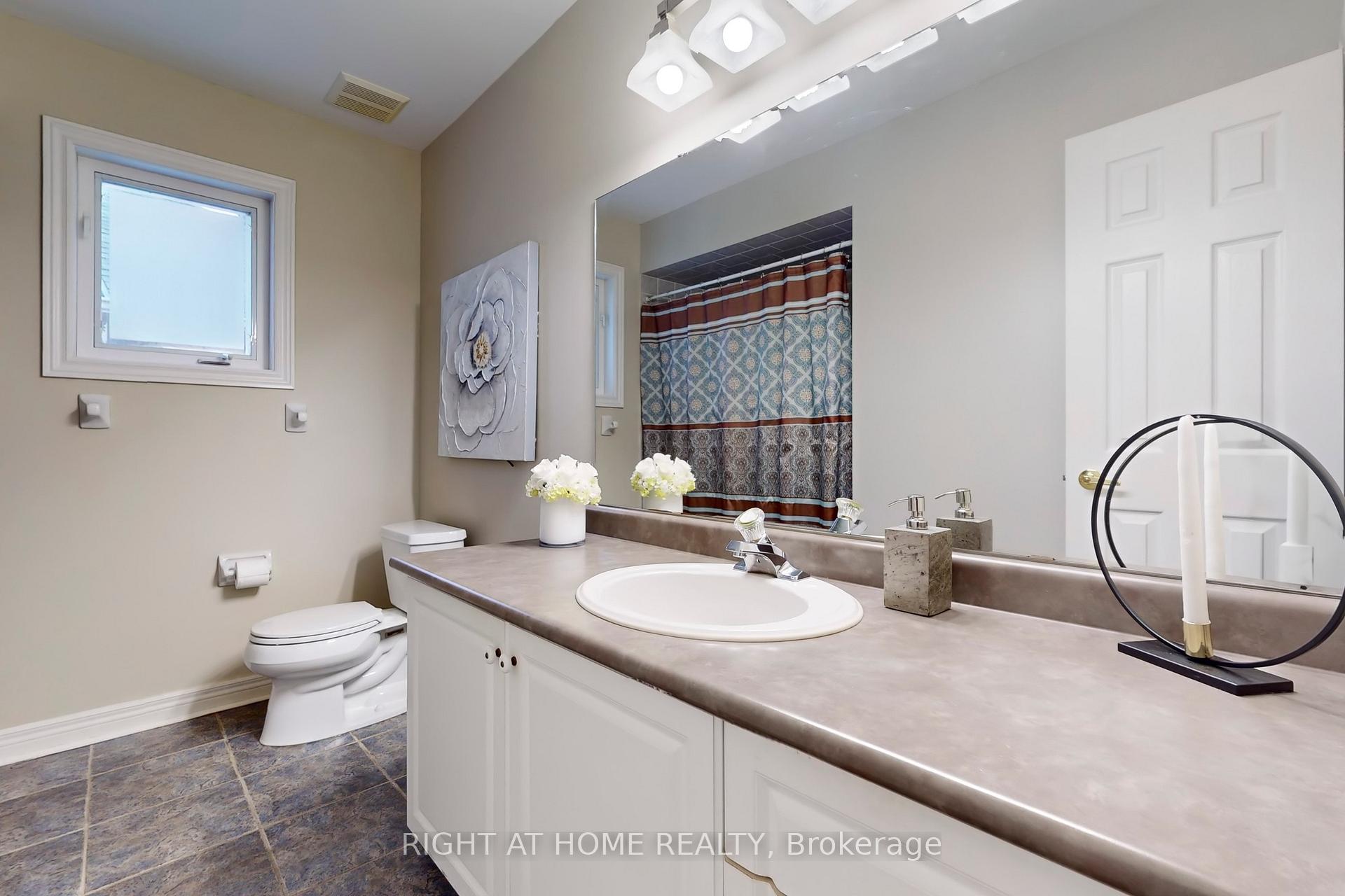 Photo 18 of 49 Giotto Crescent, Vaughan, Maple — HOMEH