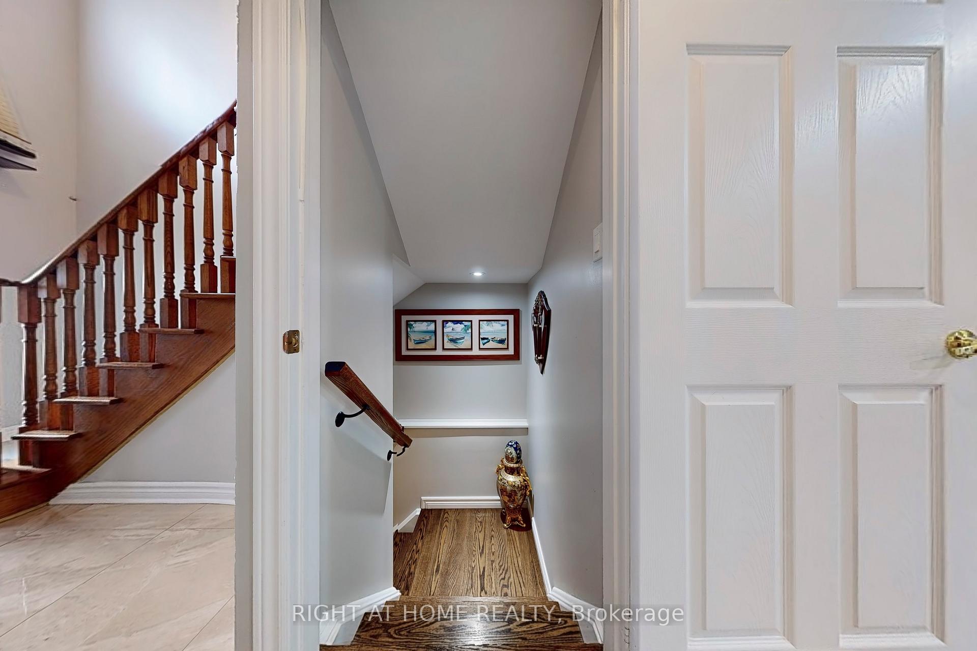 Photo 32 of 49 Giotto Crescent, Vaughan, Maple — HOMEH