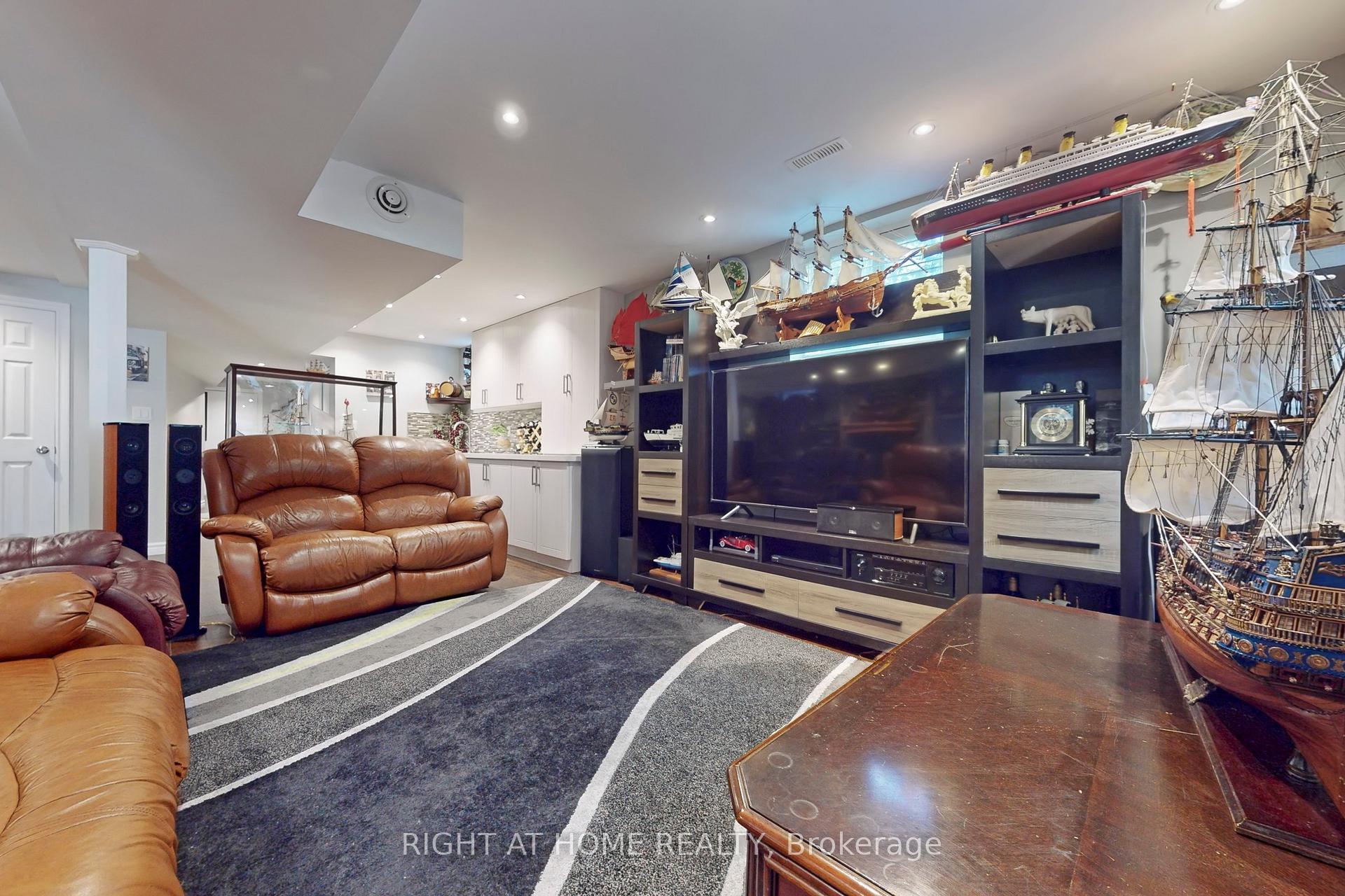Photo 23 of 49 Giotto Crescent, Vaughan, Maple — HOMEH