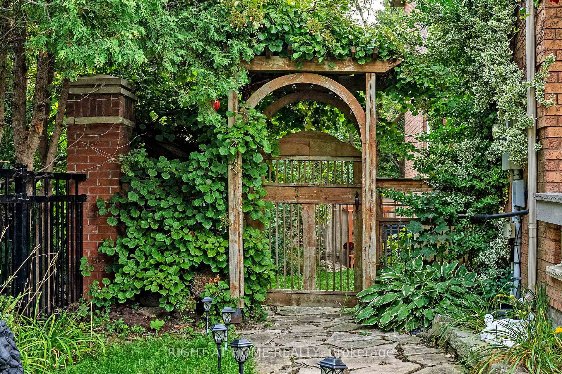 Photo 29 of 49 Giotto Crescent, Vaughan, Maple — HOMEH