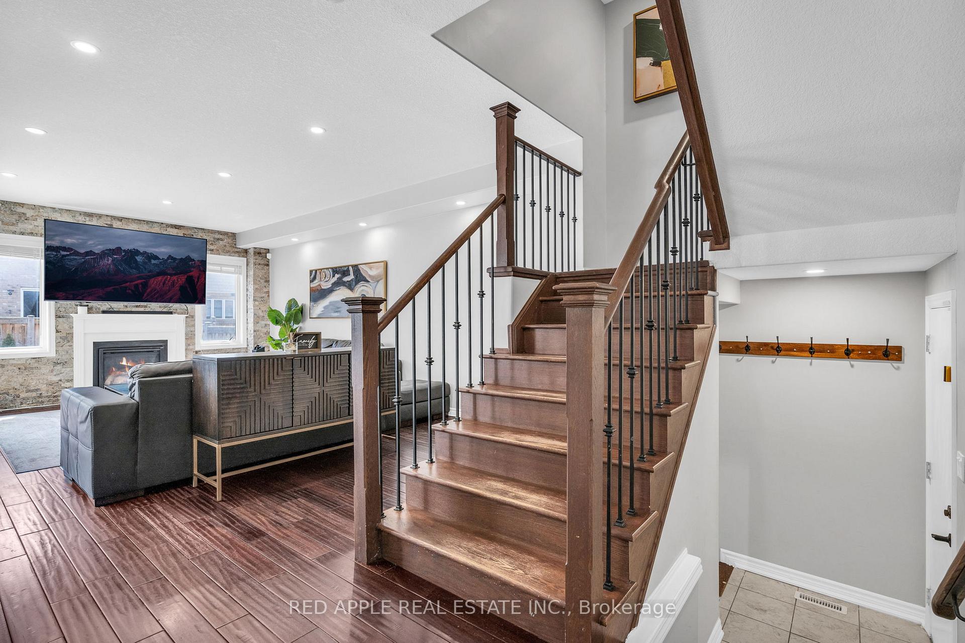Photo 2 of 21 Holt Drive, New Tecumseth, Alliston — HOMEH