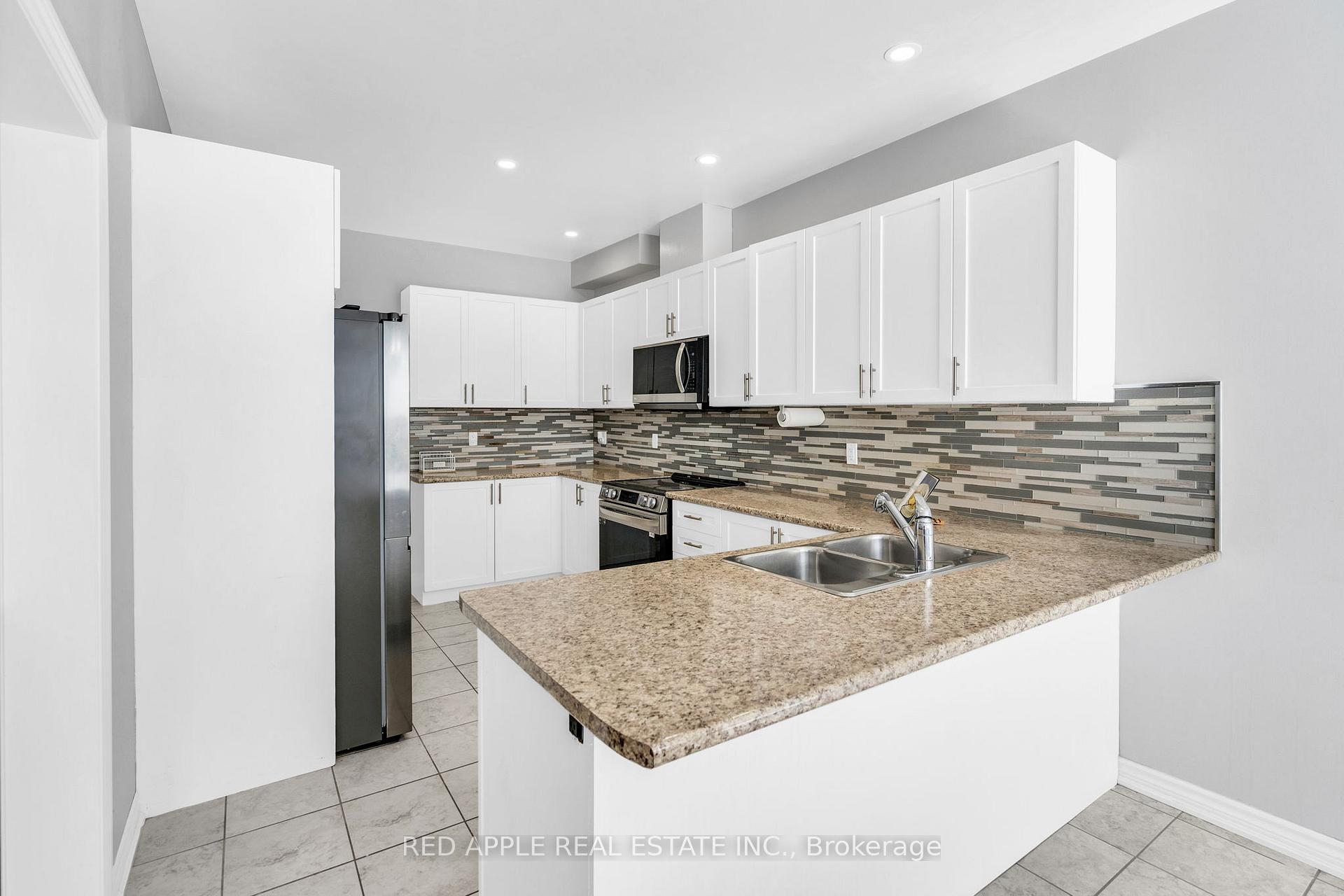 Photo 14 of 21 Holt Drive, New Tecumseth, Alliston — HOMEH