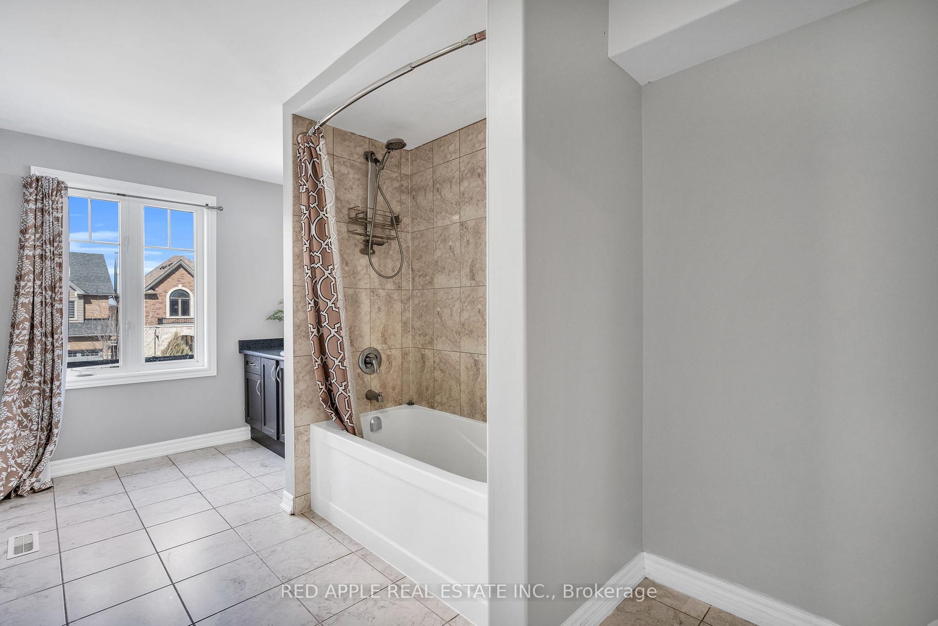 Photo 34 of 21 Holt Drive, New Tecumseth, Alliston — HOMEH