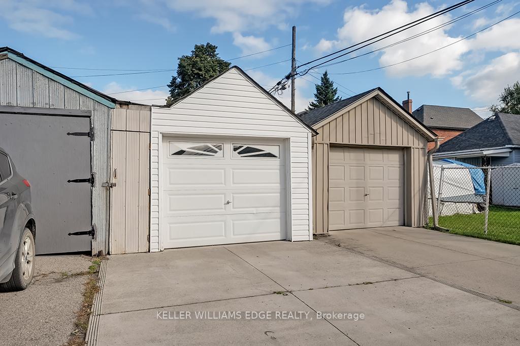 Photo 5 of 28 Roxborough Avenue, Hamilton, Crown Point — HOMEH