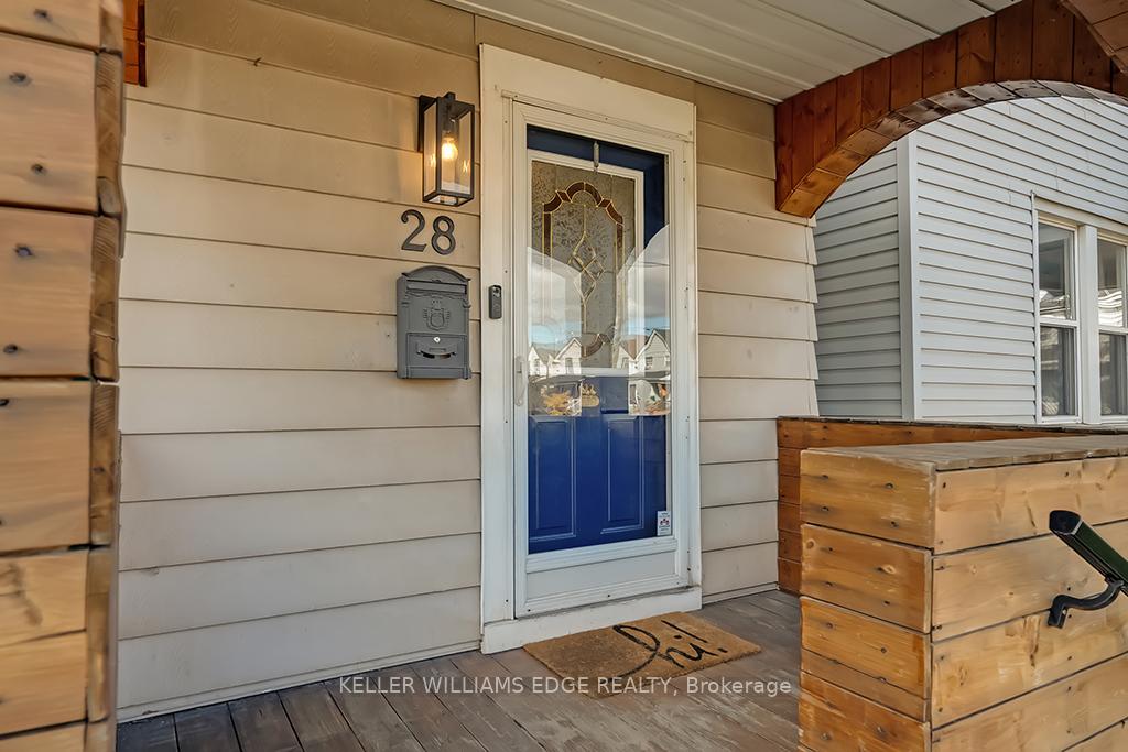 Photo 10 of 28 Roxborough Avenue, Hamilton, Crown Point — HOMEH