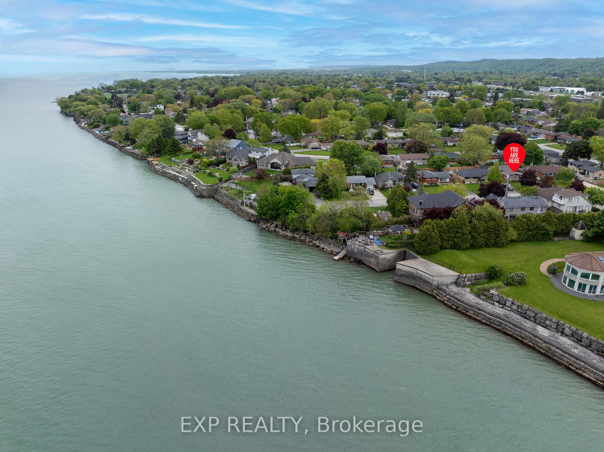 Photo 3 of 402 Kerman Avenue, Grimsby, Grimsby Beach — HOMEH