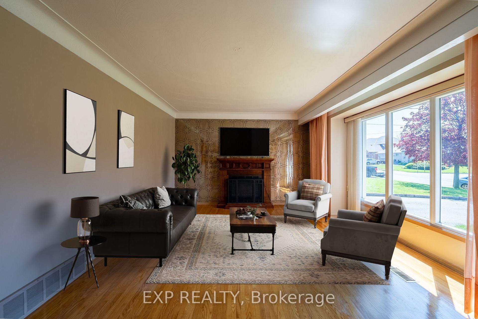 Photo 11 of 402 Kerman Avenue, Grimsby, Grimsby Beach — HOMEH