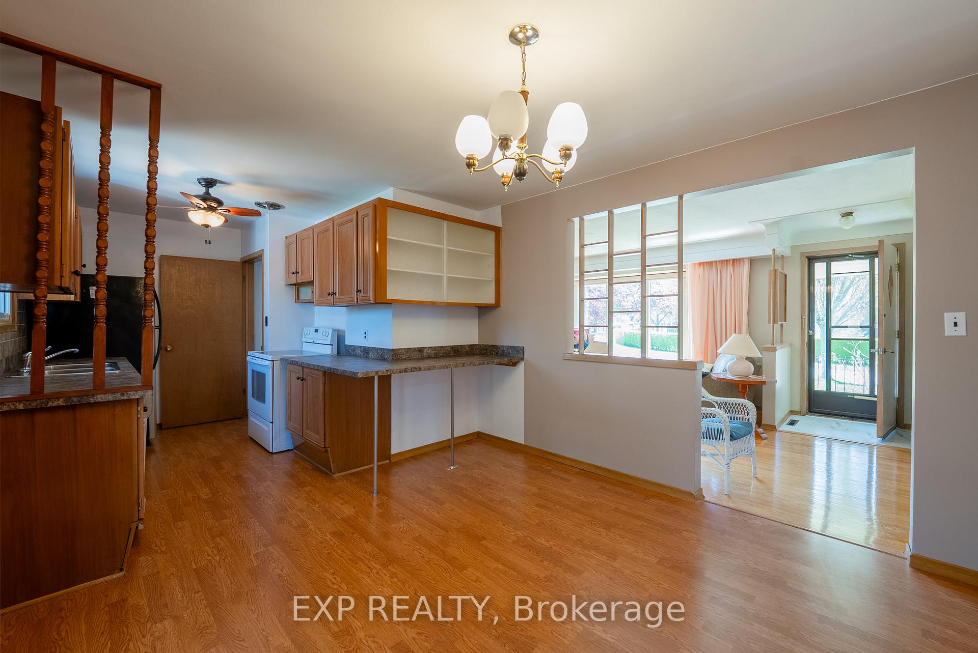 Photo 15 of 402 Kerman Avenue, Grimsby, Grimsby Beach — HOMEH