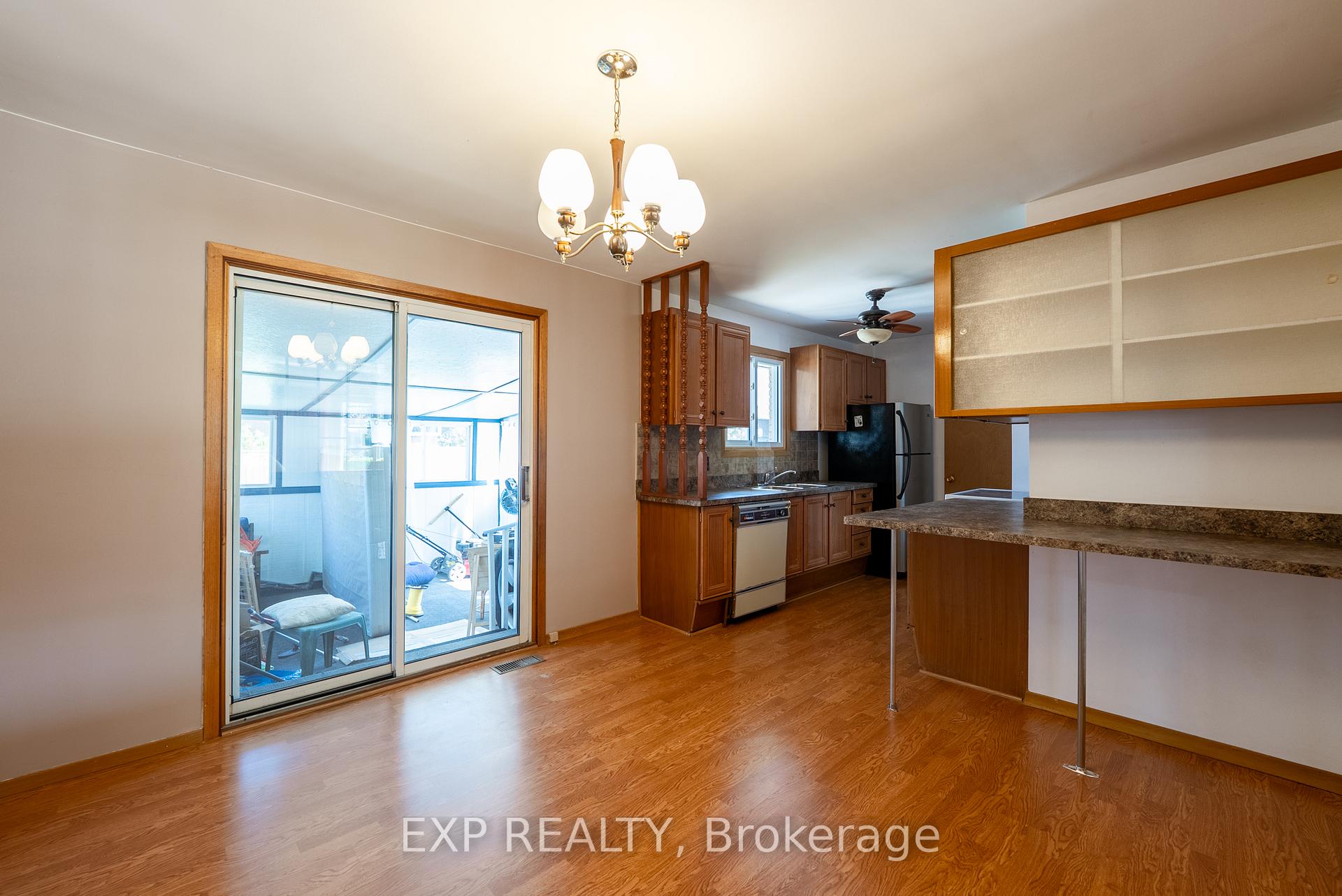 Photo 18 of 402 Kerman Avenue, Grimsby, Grimsby Beach — HOMEH