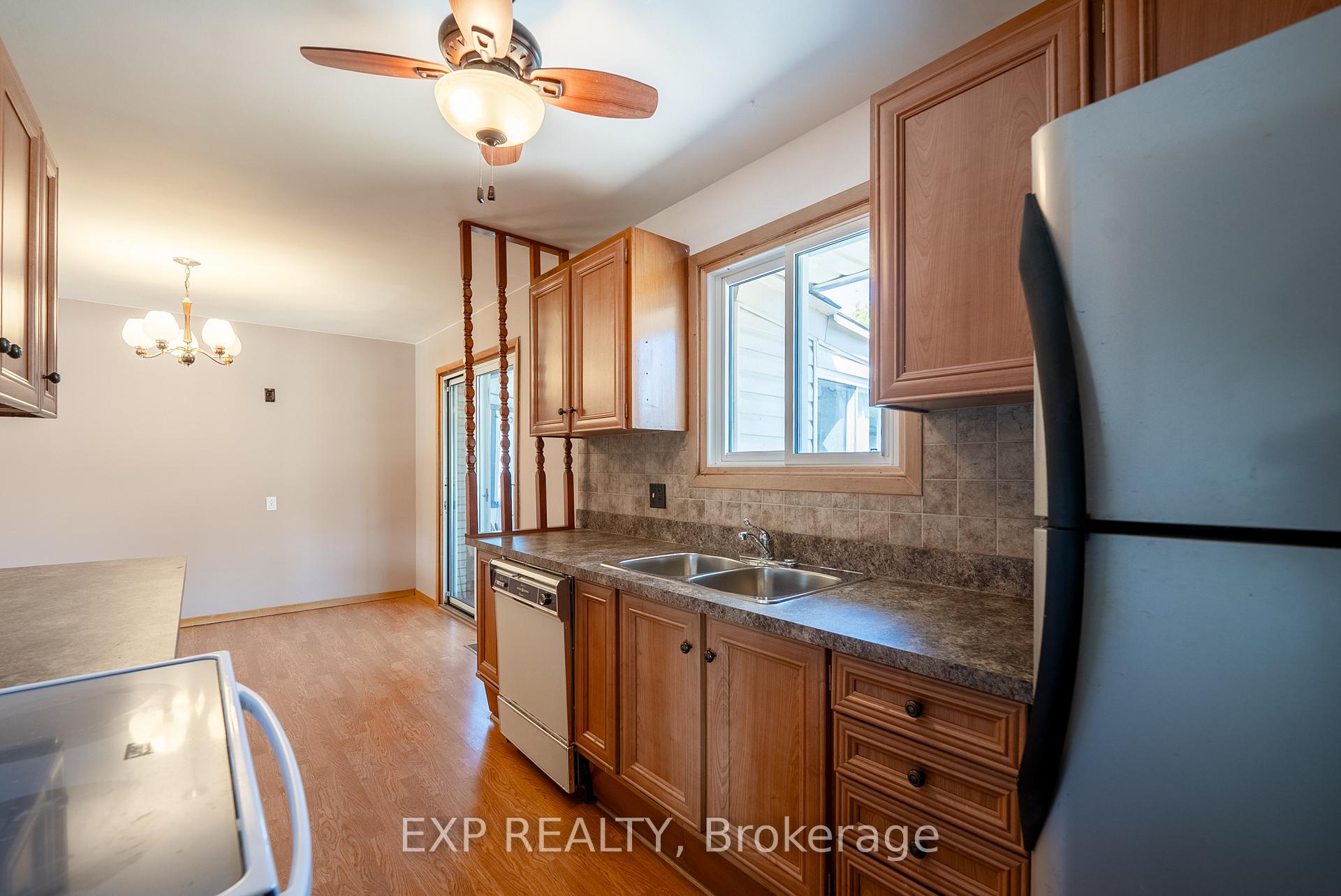 Photo 19 of 402 Kerman Avenue, Grimsby, Grimsby Beach — HOMEH