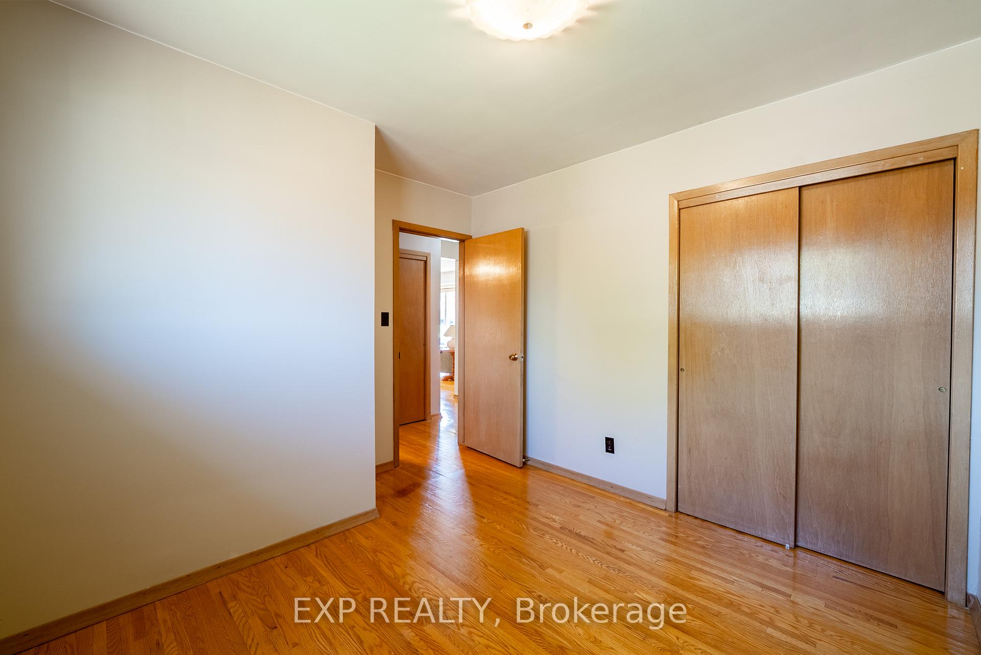 Photo 21 of 402 Kerman Avenue, Grimsby, Grimsby Beach — HOMEH