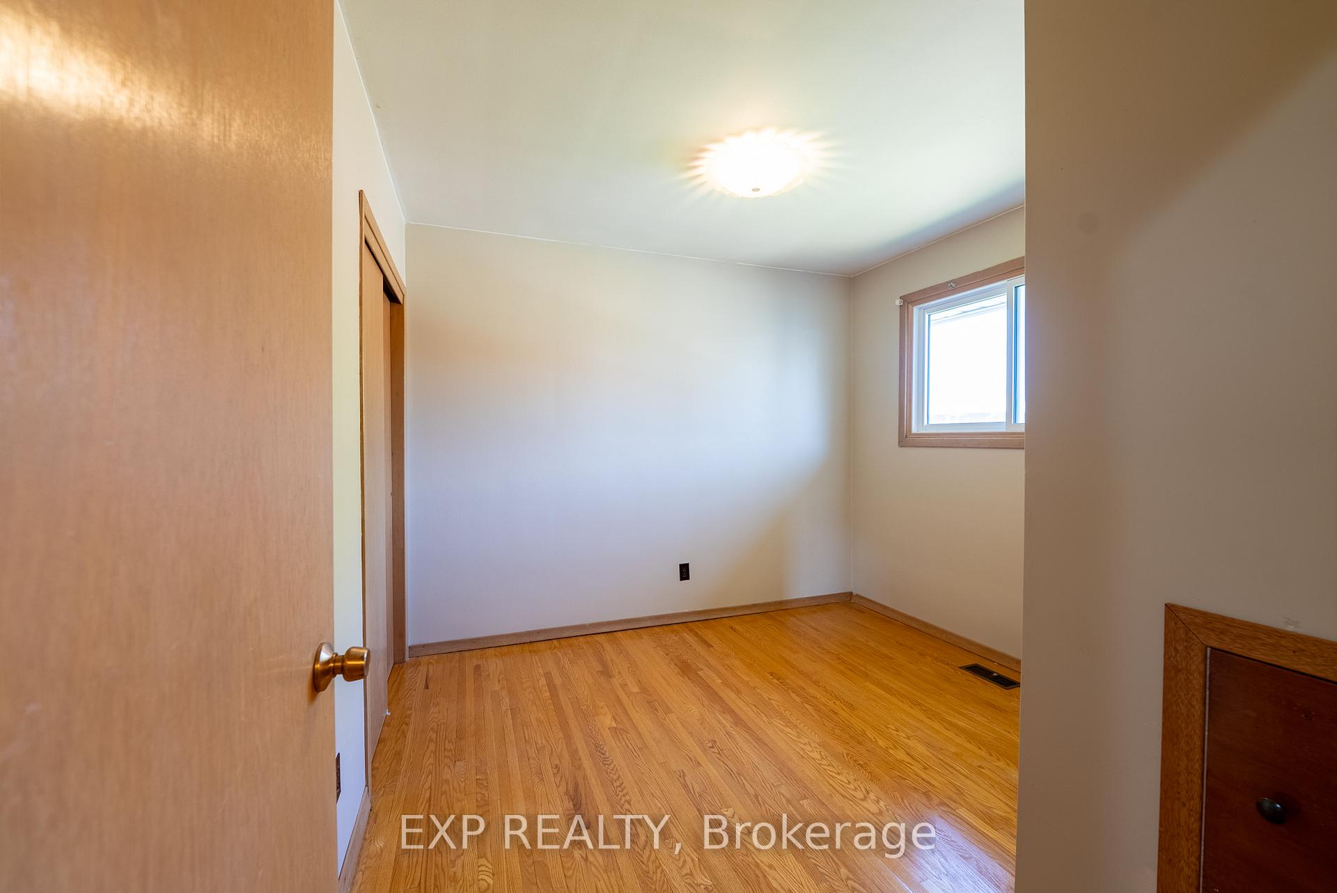 Photo 22 of 402 Kerman Avenue, Grimsby, Grimsby Beach — HOMEH