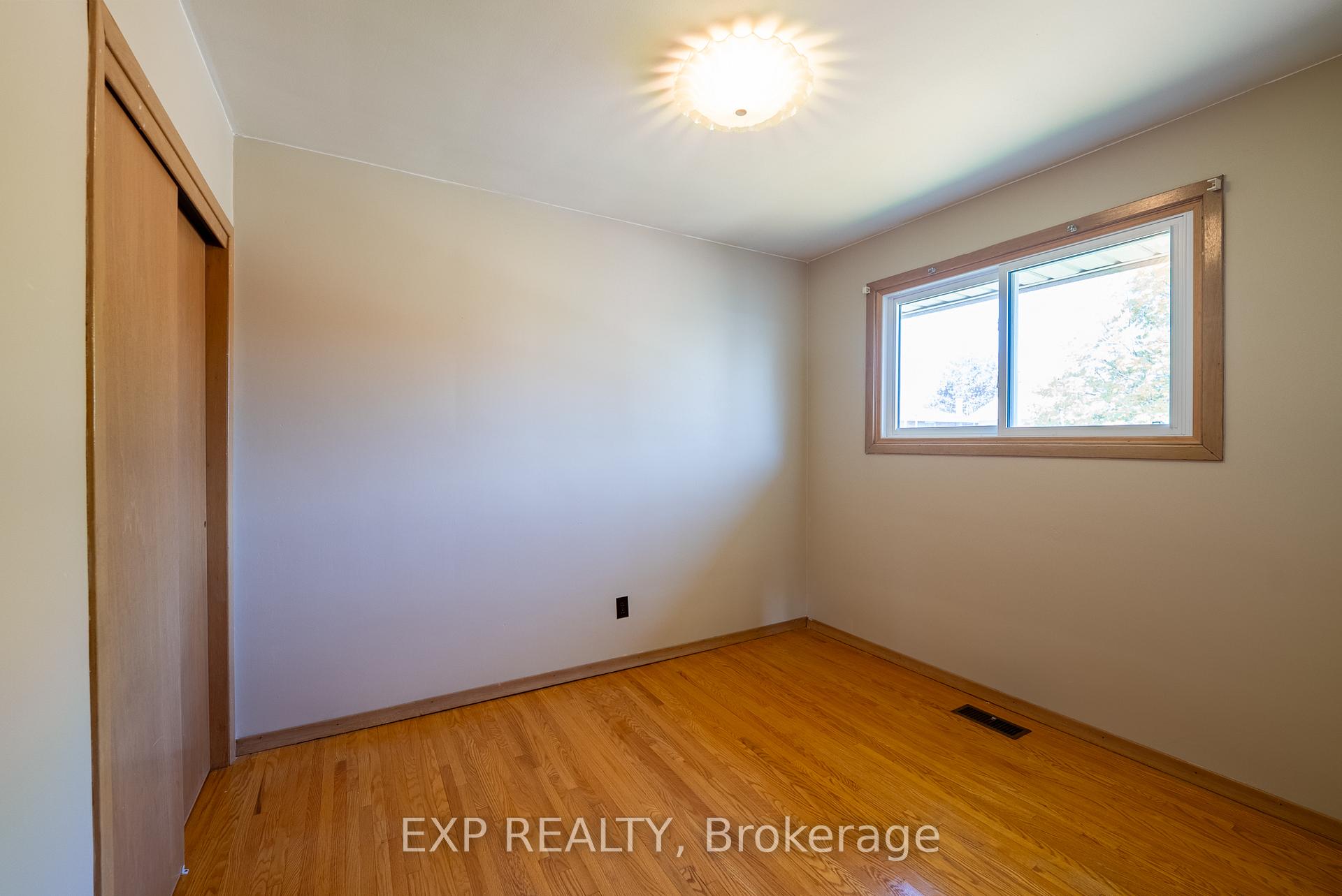 Photo 23 of 402 Kerman Avenue, Grimsby, Grimsby Beach — HOMEH