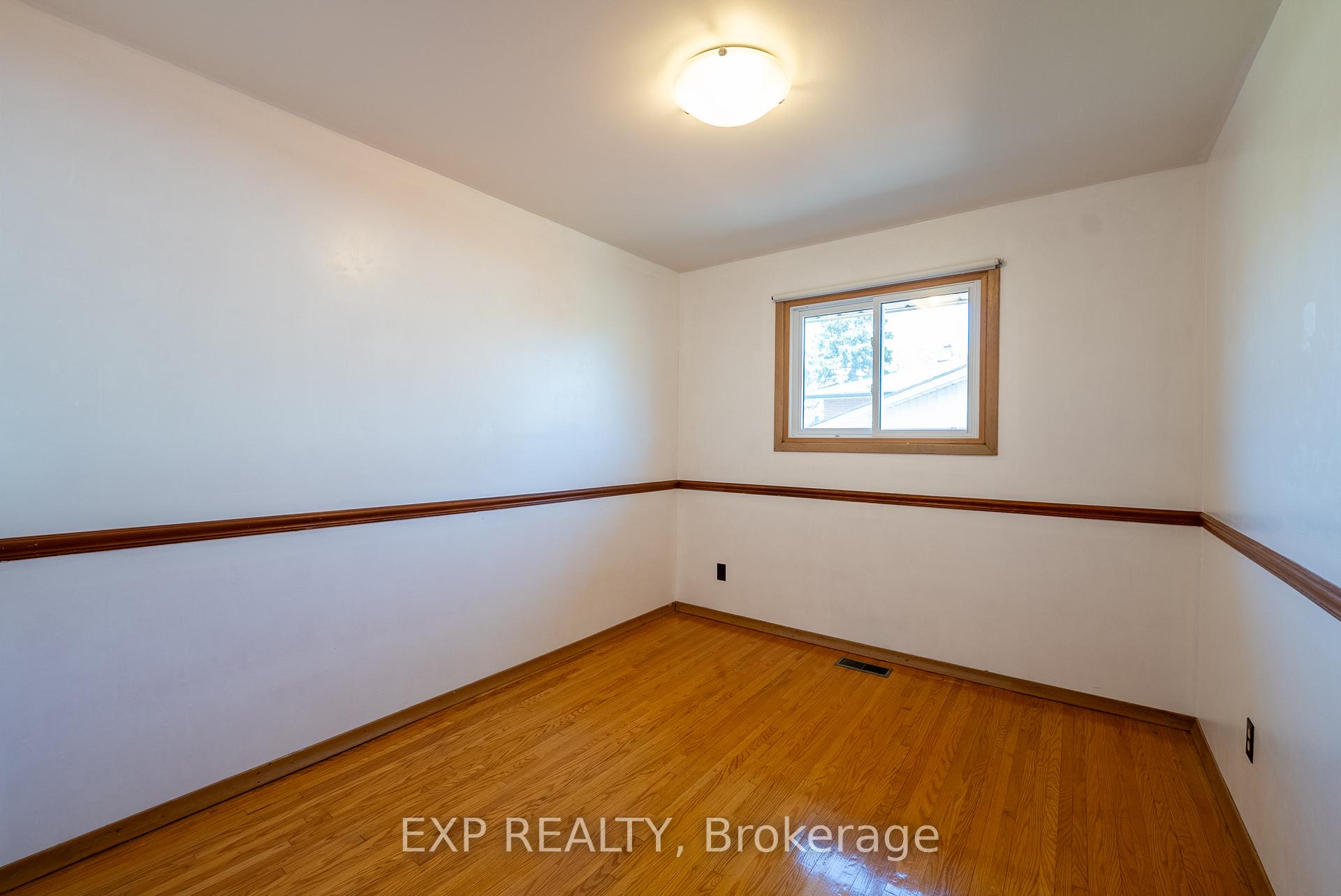 Photo 25 of 402 Kerman Avenue, Grimsby, Grimsby Beach — HOMEH