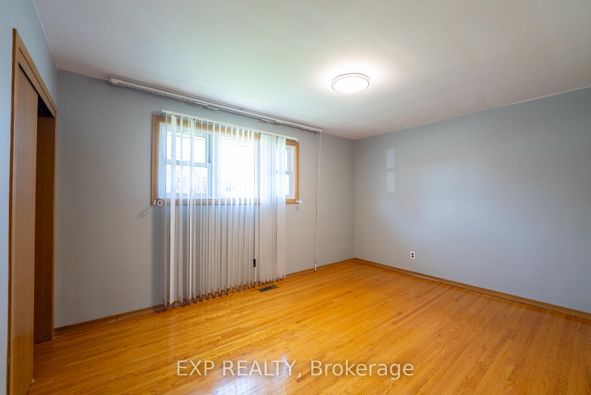 Photo 27 of 402 Kerman Avenue, Grimsby, Grimsby Beach — HOMEH