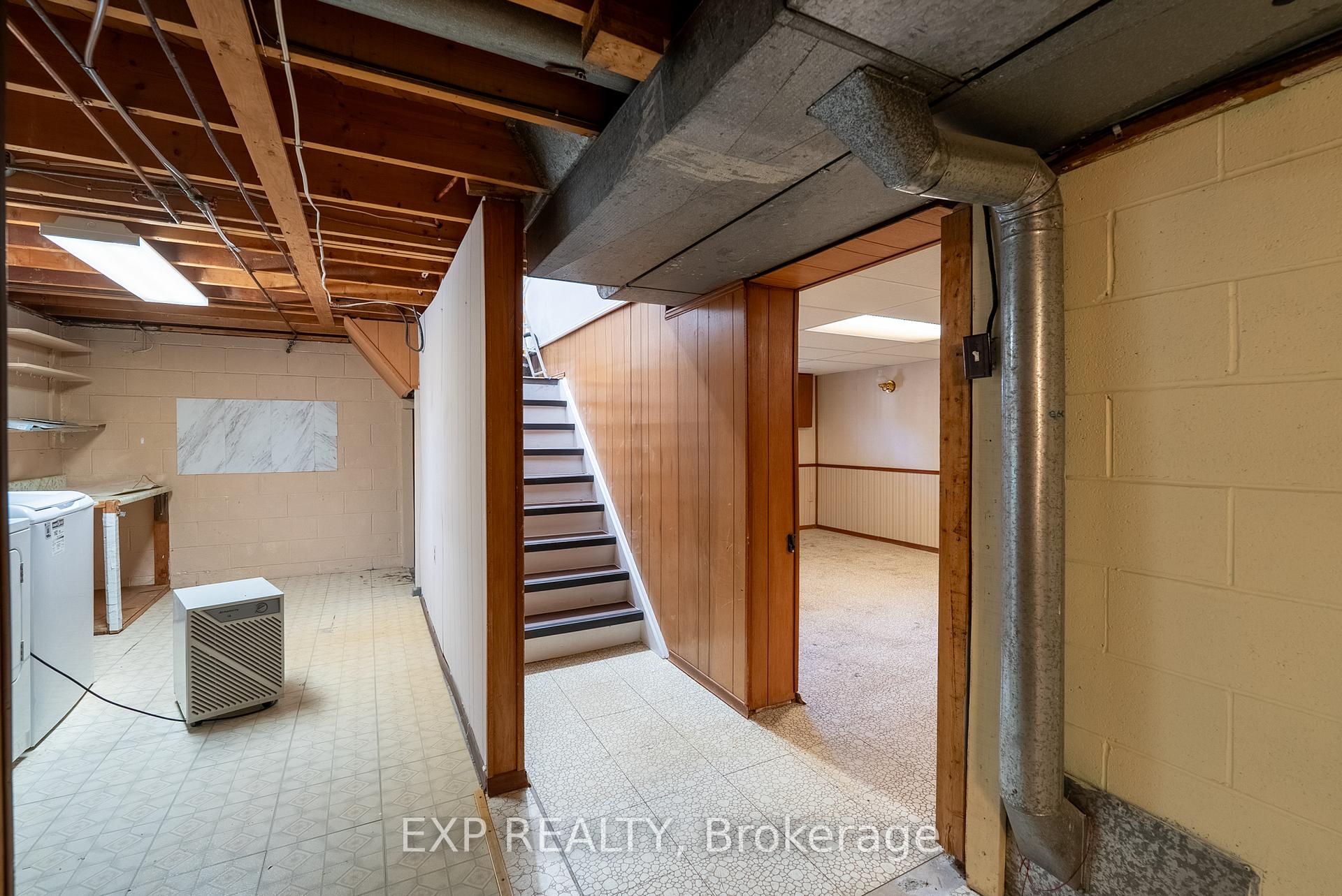 Photo 33 of 402 Kerman Avenue, Grimsby, Grimsby Beach — HOMEH