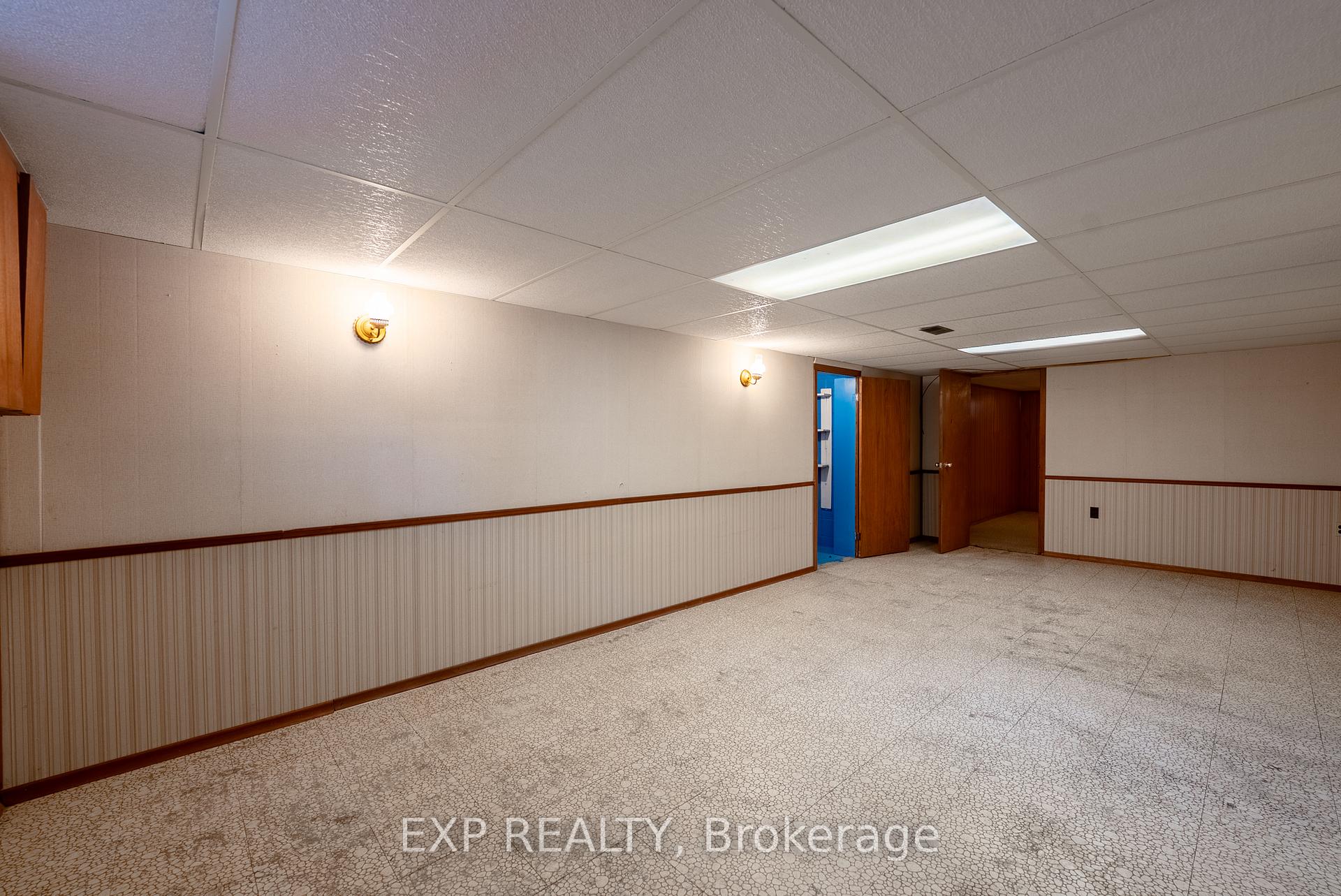 Photo 35 of 402 Kerman Avenue, Grimsby, Grimsby Beach — HOMEH