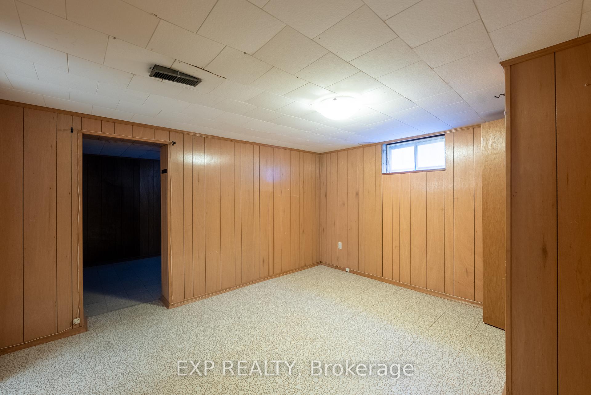 Photo 37 of 402 Kerman Avenue, Grimsby, Grimsby Beach — HOMEH