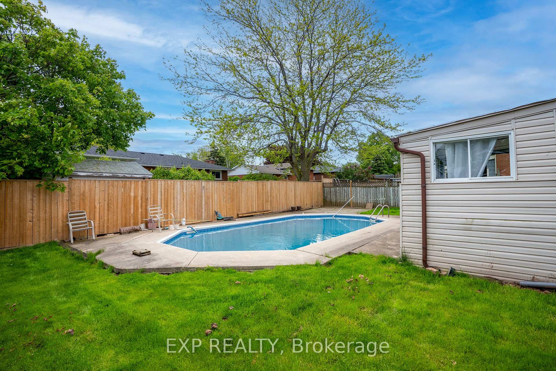Photo 41 of 402 Kerman Avenue, Grimsby, Grimsby Beach — HOMEH