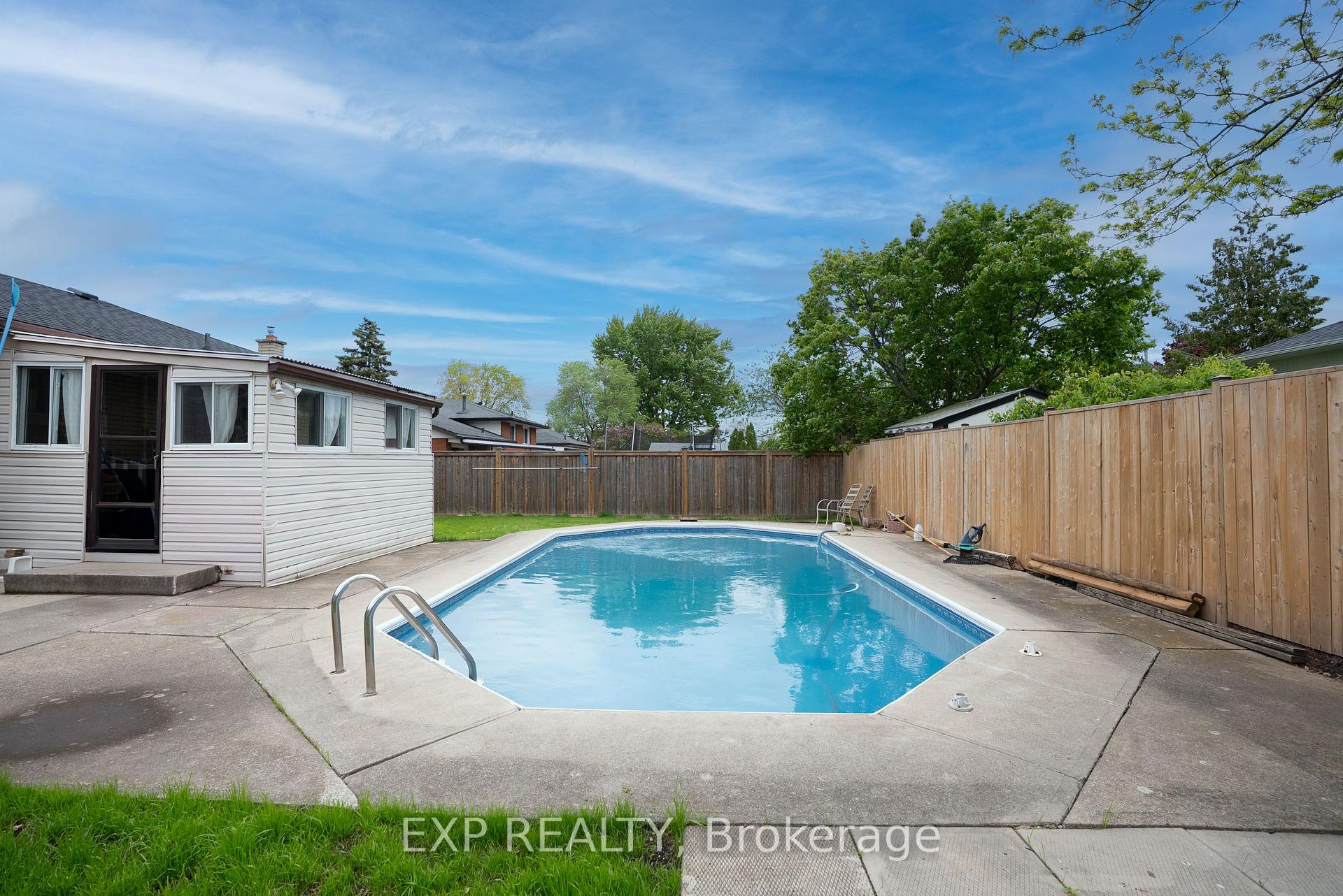 Photo 42 of 402 Kerman Avenue, Grimsby, Grimsby Beach — HOMEH