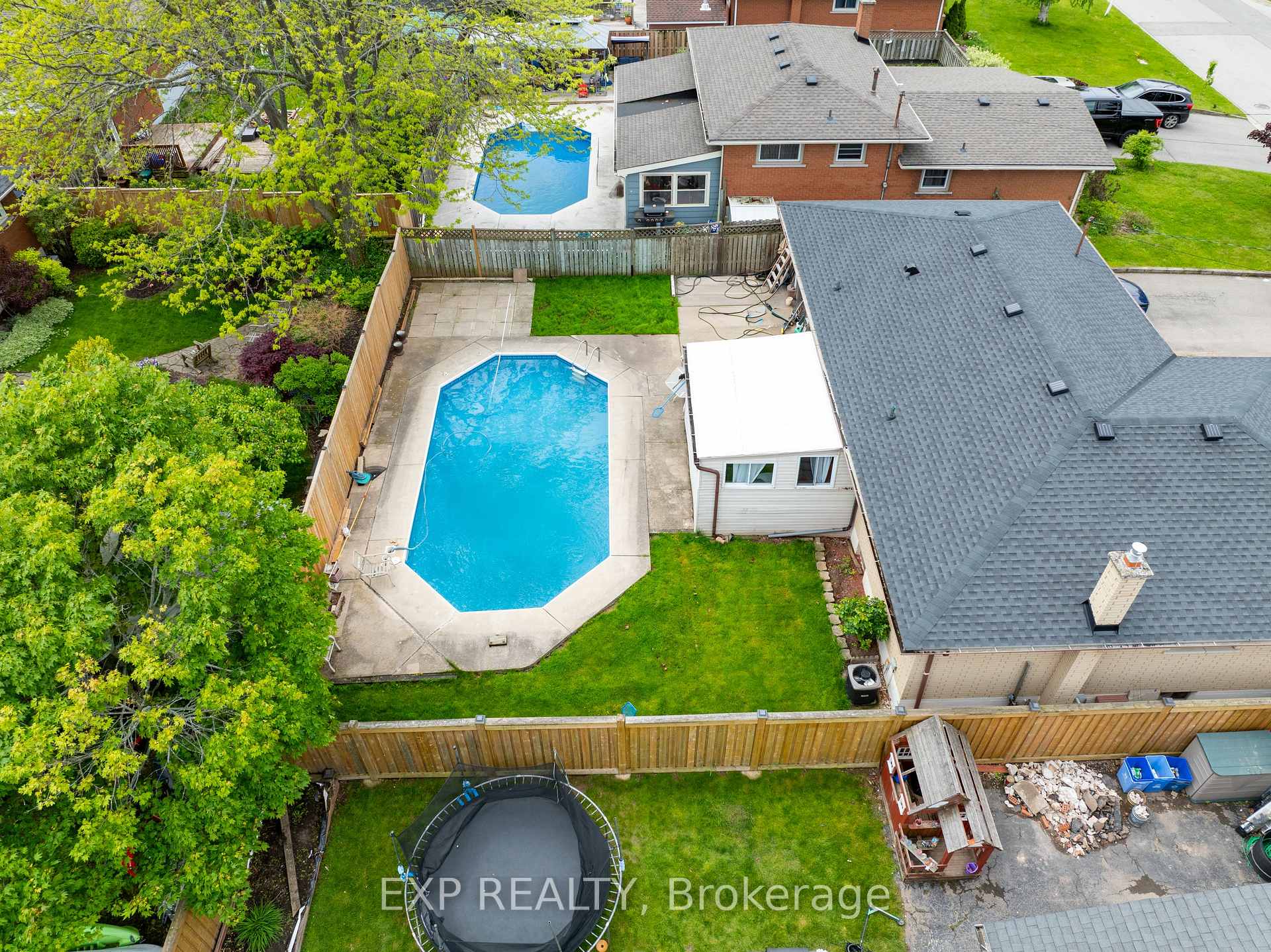 Photo 43 of 402 Kerman Avenue, Grimsby, Grimsby Beach — HOMEH