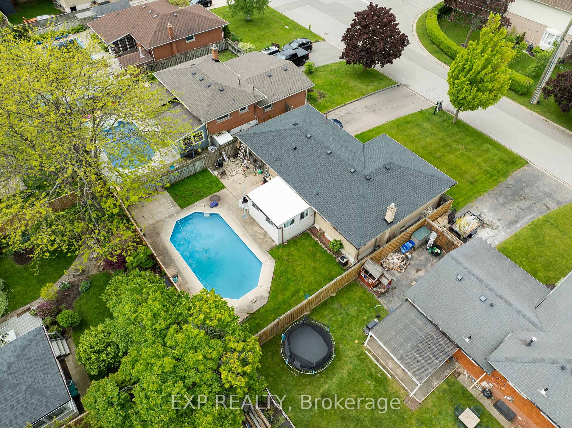 Photo 49 of 402 Kerman Avenue, Grimsby, Grimsby Beach — HOMEH