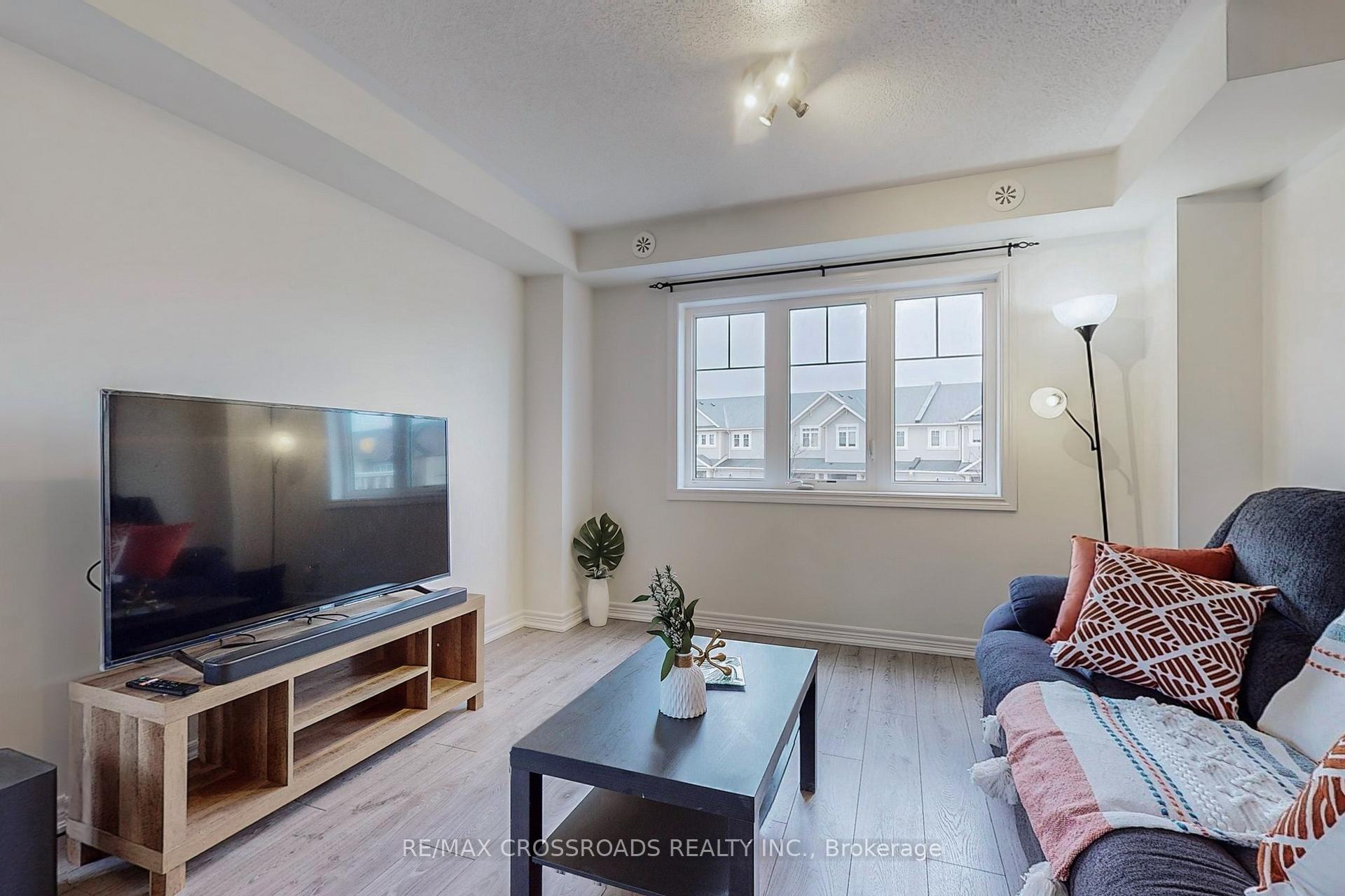 Photo 4 of 56 Artania Street, Oshawa, Windfields — HOMEH