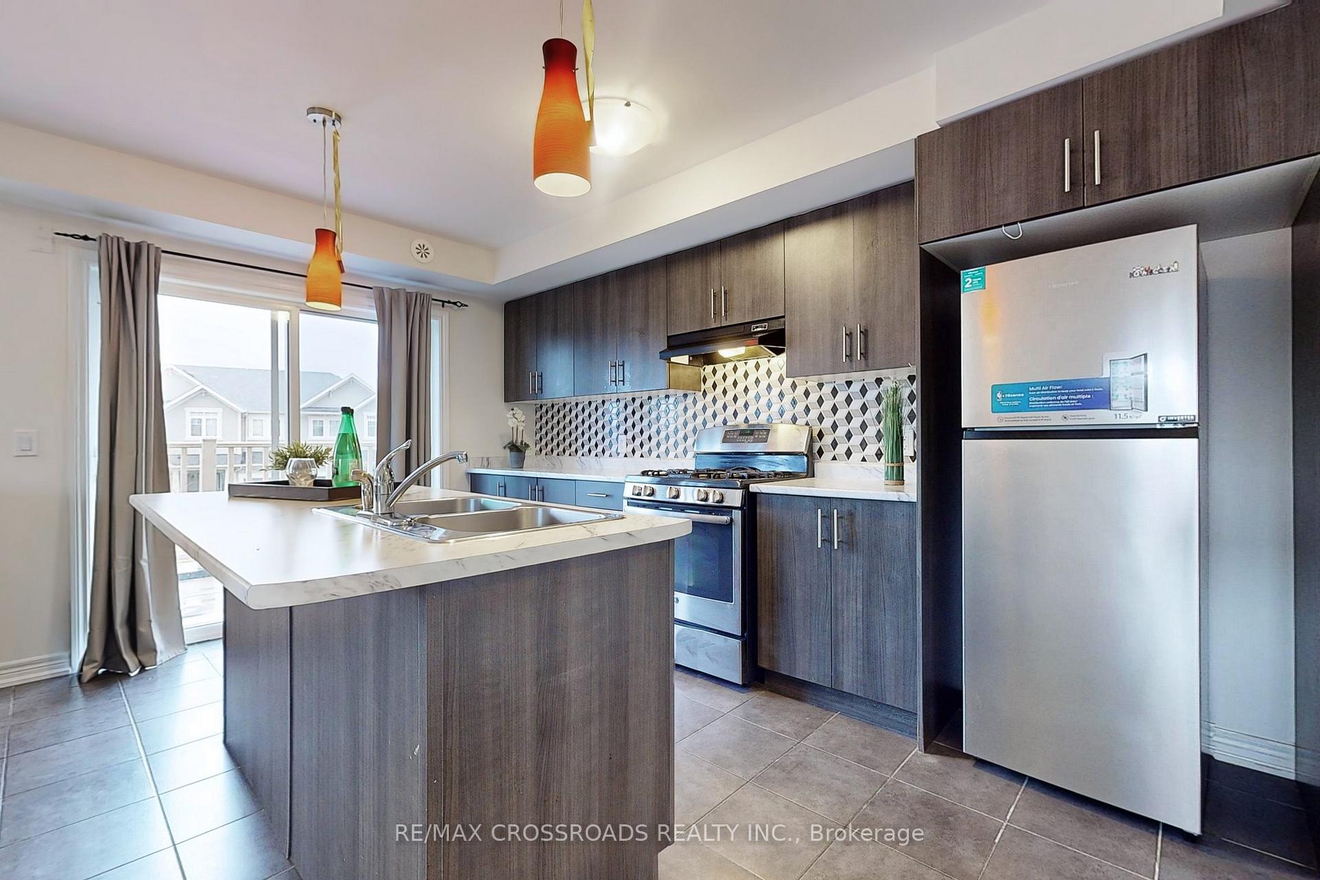 Photo 14 of 56 Artania Street, Oshawa, Windfields — HOMEH