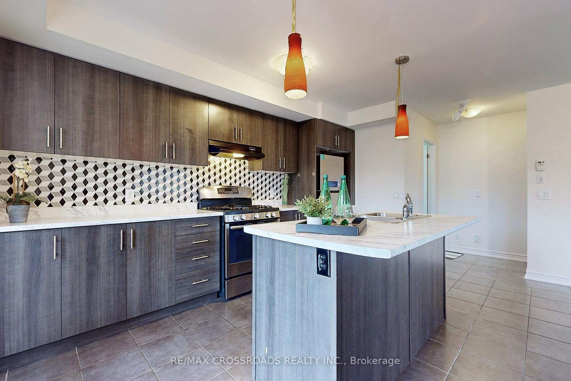 Photo 19 of 56 Artania Street, Oshawa, Windfields — HOMEH