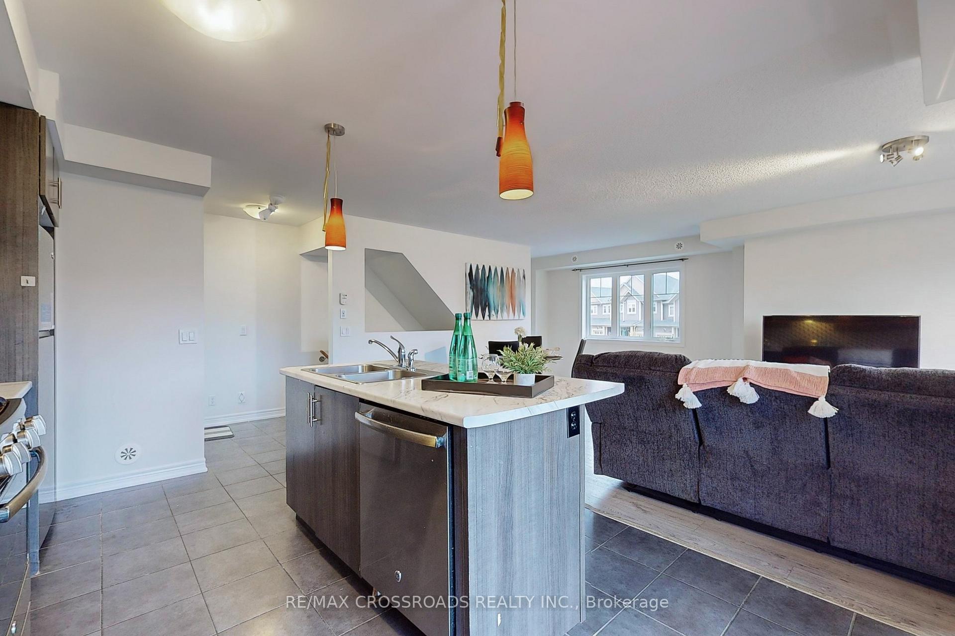 Photo 16 of 56 Artania Street, Oshawa, Windfields — HOMEH