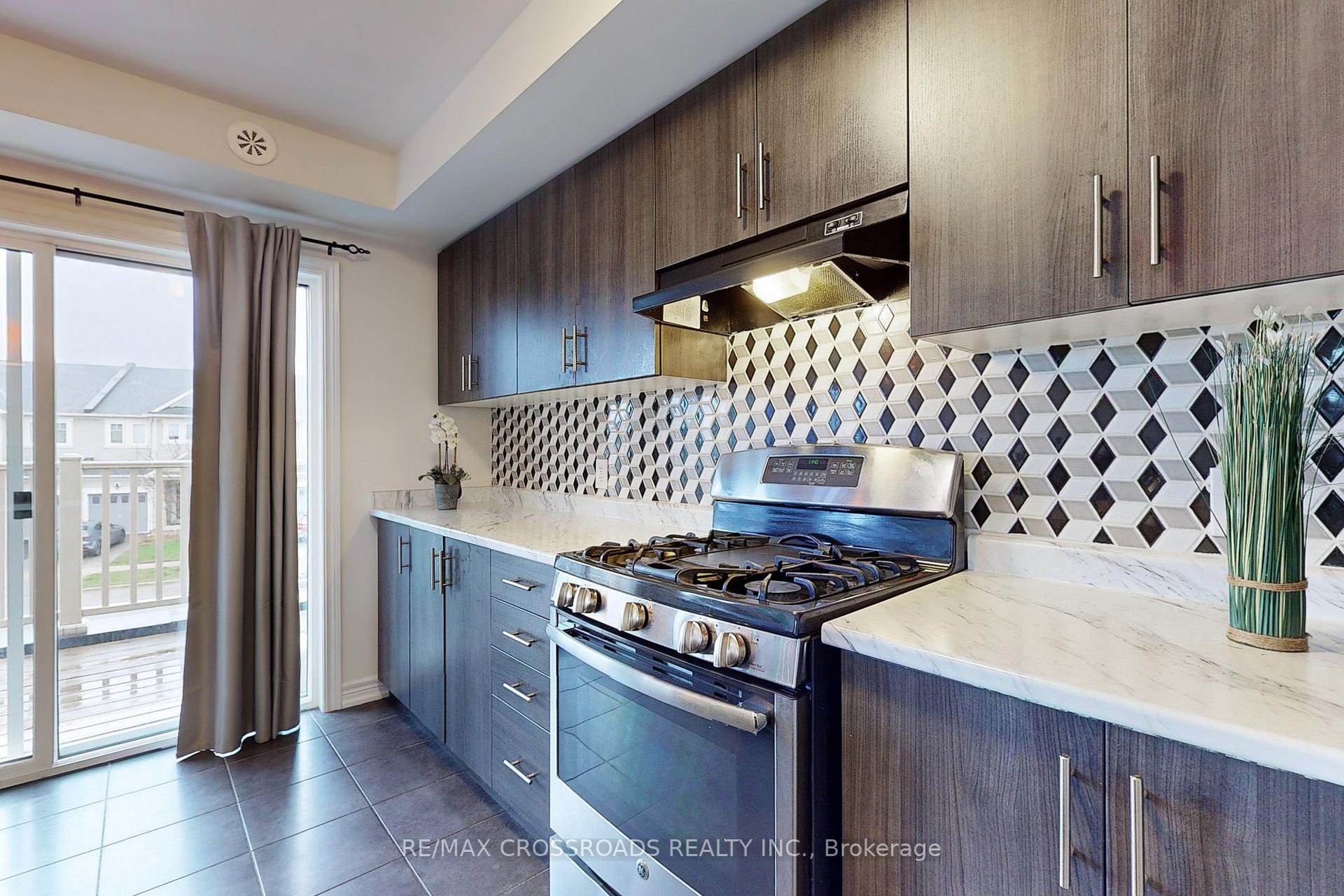 Photo 17 of 56 Artania Street, Oshawa, Windfields — HOMEH