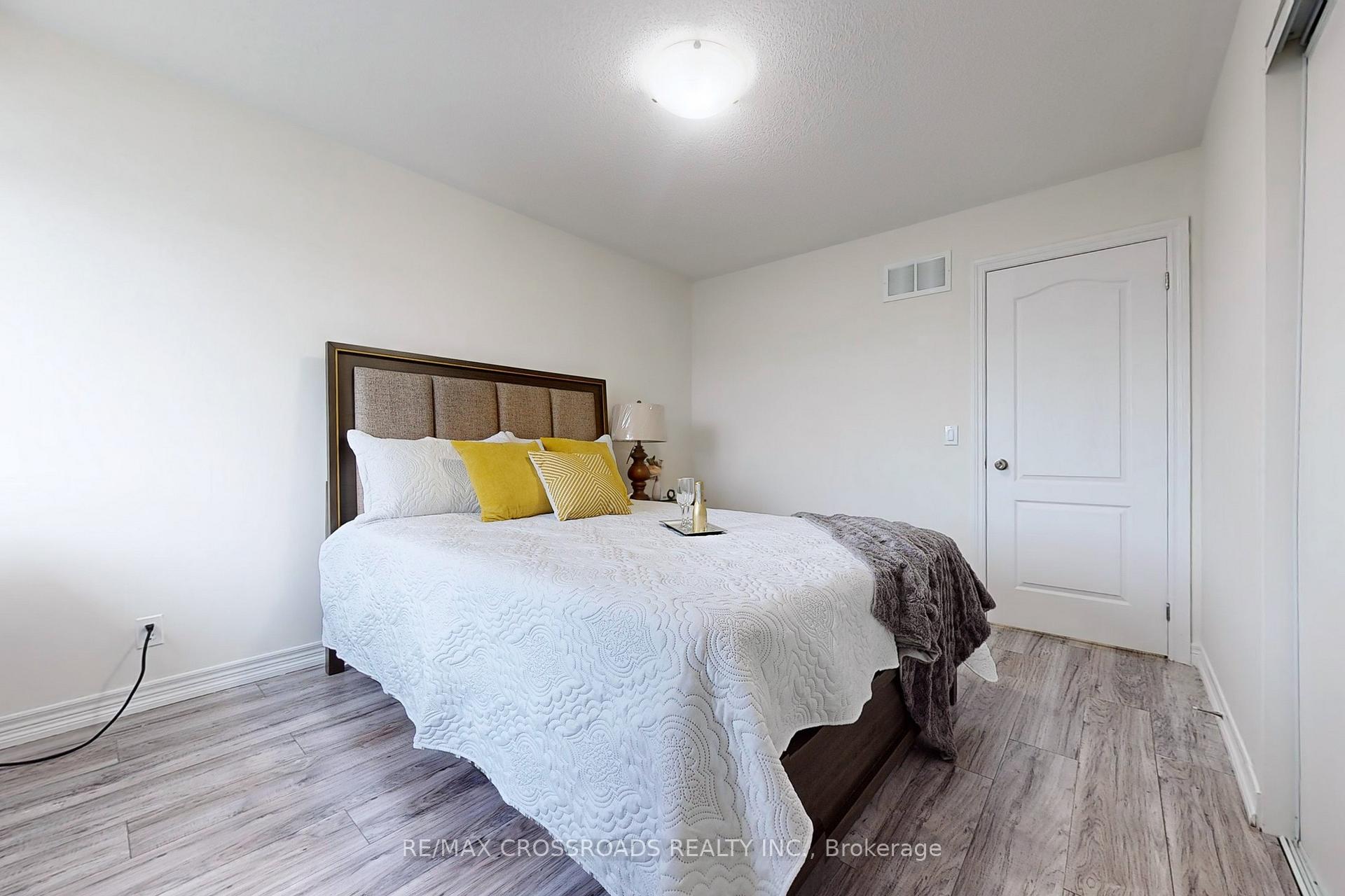 Photo 15 of 56 Artania Street, Oshawa, Windfields — HOMEH