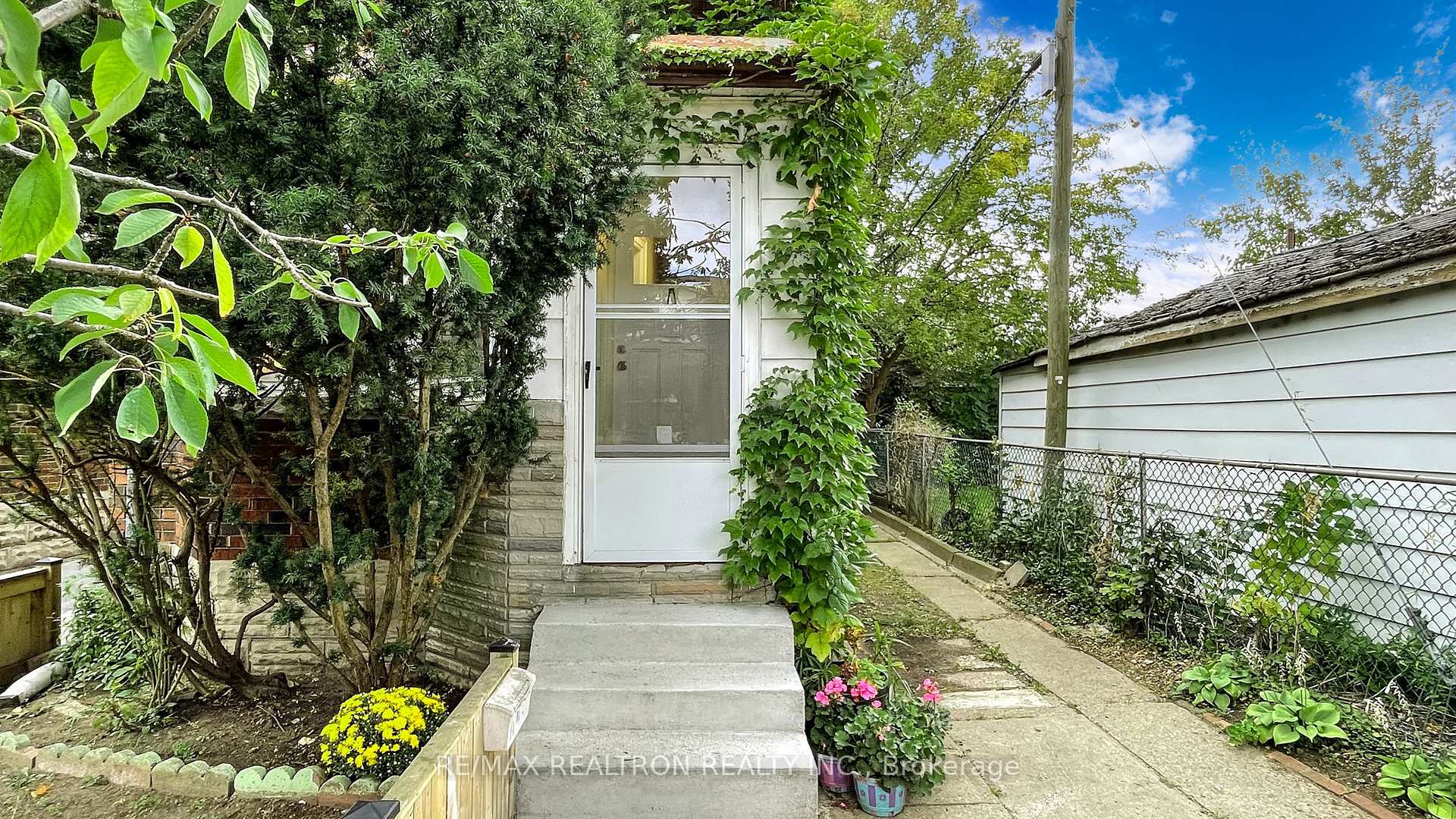 Photo 5 of 38 Leroy Avenue, Toronto, Danforth Village-East York — HOMEH