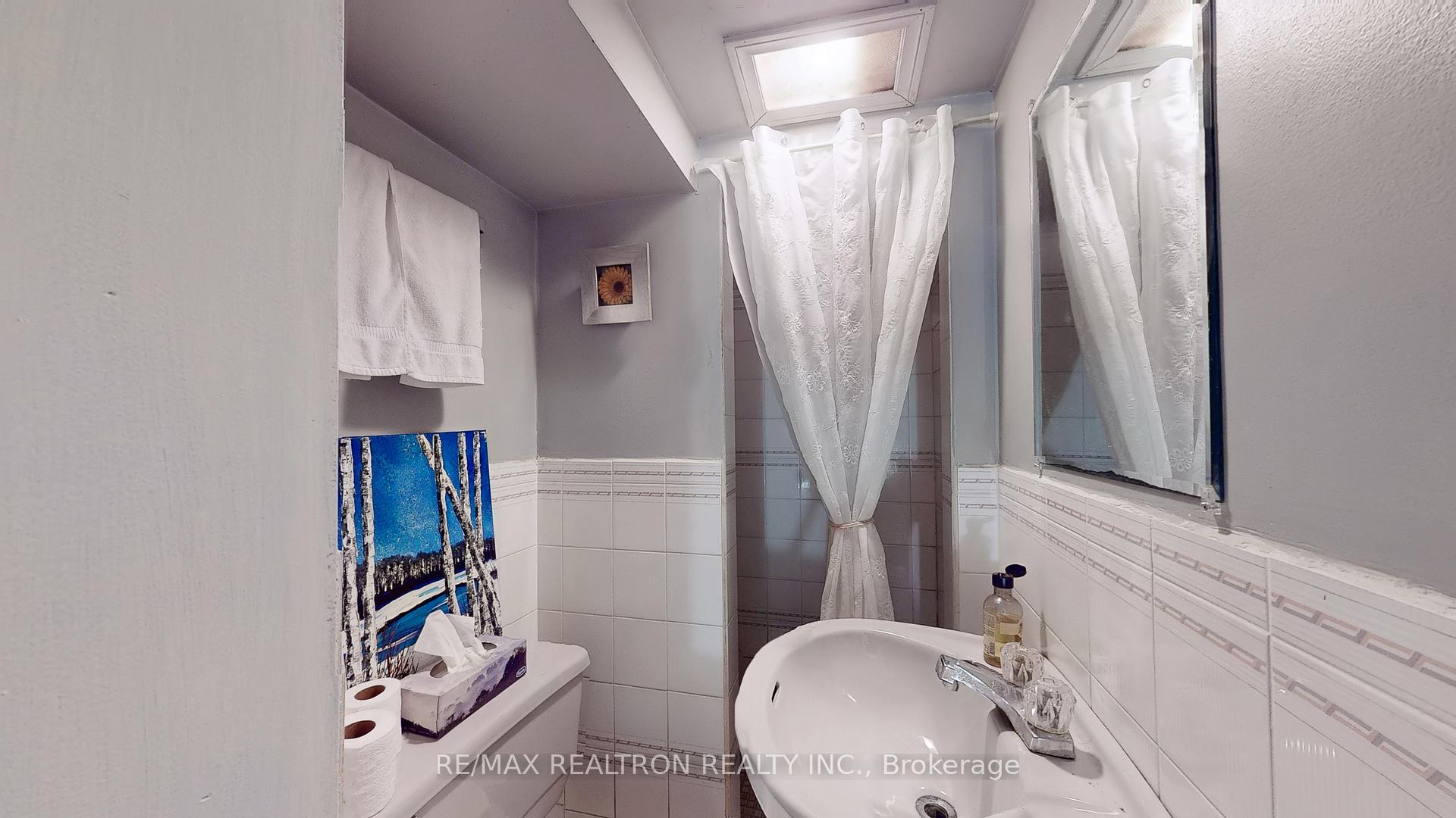 Photo 17 of 38 Leroy Avenue, Toronto, Danforth Village-East York — HOMEH