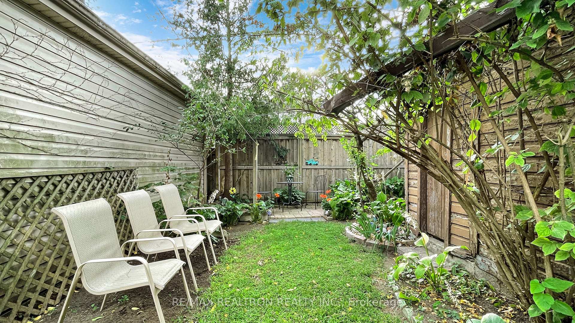 Photo 21 of 38 Leroy Avenue, Toronto, Danforth Village-East York — HOMEH