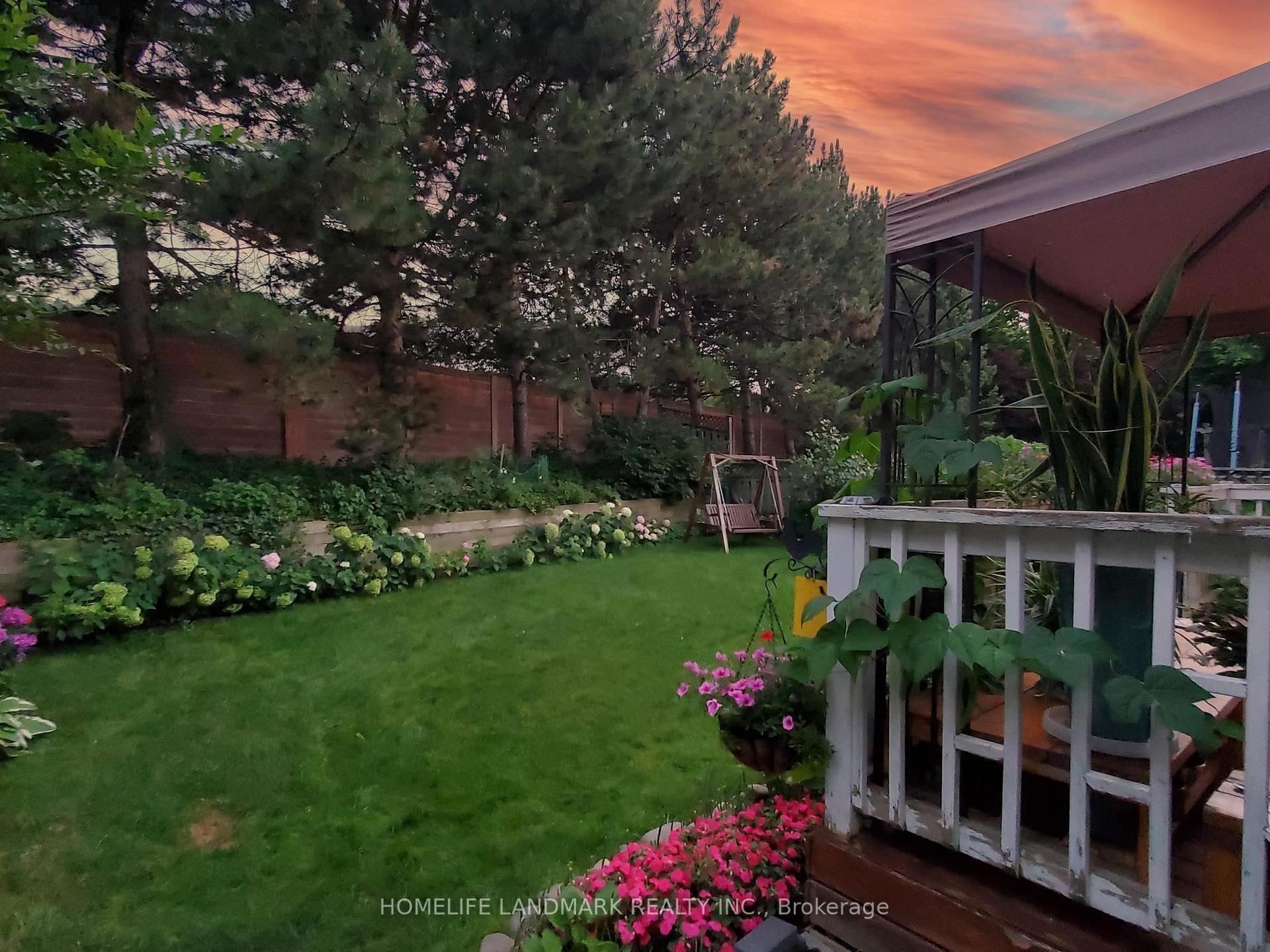 Photo 3 of 64 Bradgate Drive, Markham, Thornlea — HOMEH