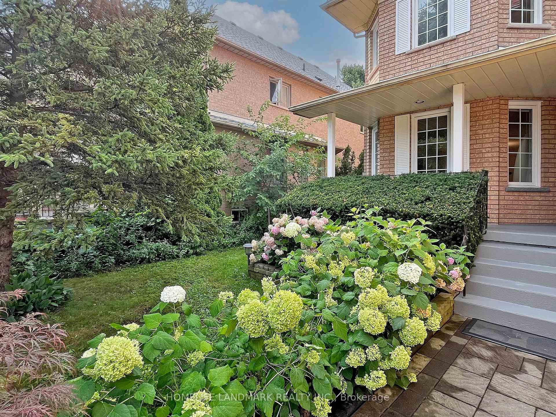 Photo 4 of 64 Bradgate Drive, Markham, Thornlea — HOMEH