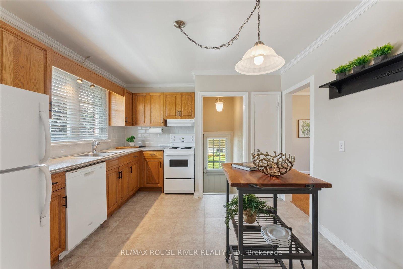 Photo 6 of 722 Gaspe Avenue, Oshawa, Lakeview — HOMEH