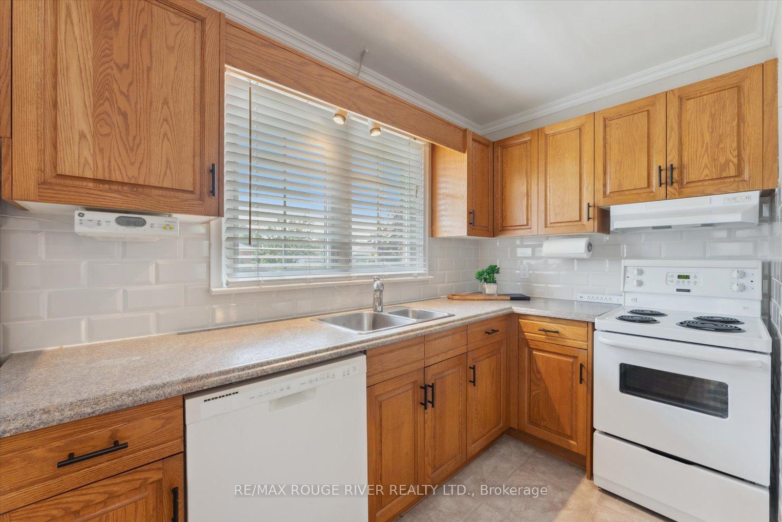 Photo 24 of 722 Gaspe Avenue, Oshawa, Lakeview — HOMEH